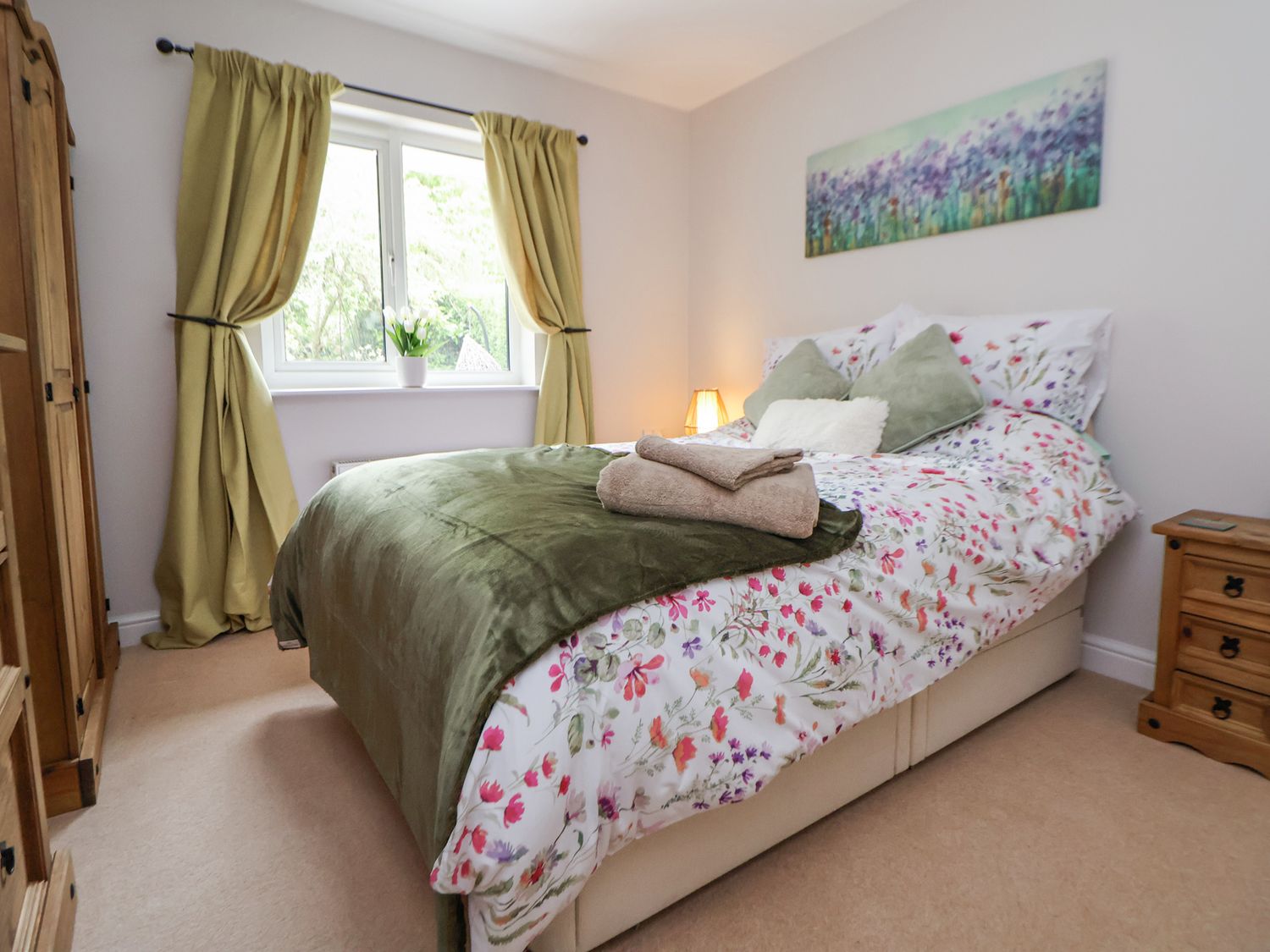 2 Mountain View, Chirk, Wrexham. Pet-friendly. Near AONB. Near shop. Near to a pub. Off-road parking