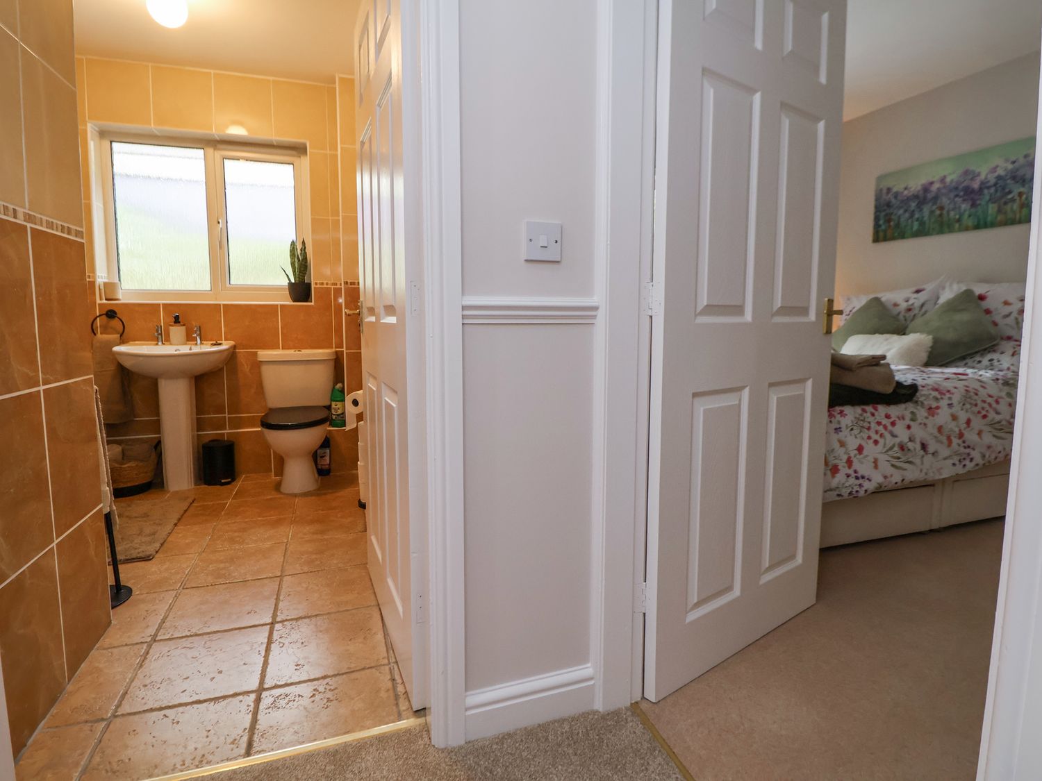 2 Mountain View, Chirk, Wrexham. Pet-friendly. Near AONB. Near shop. Near to a pub. Off-road parking