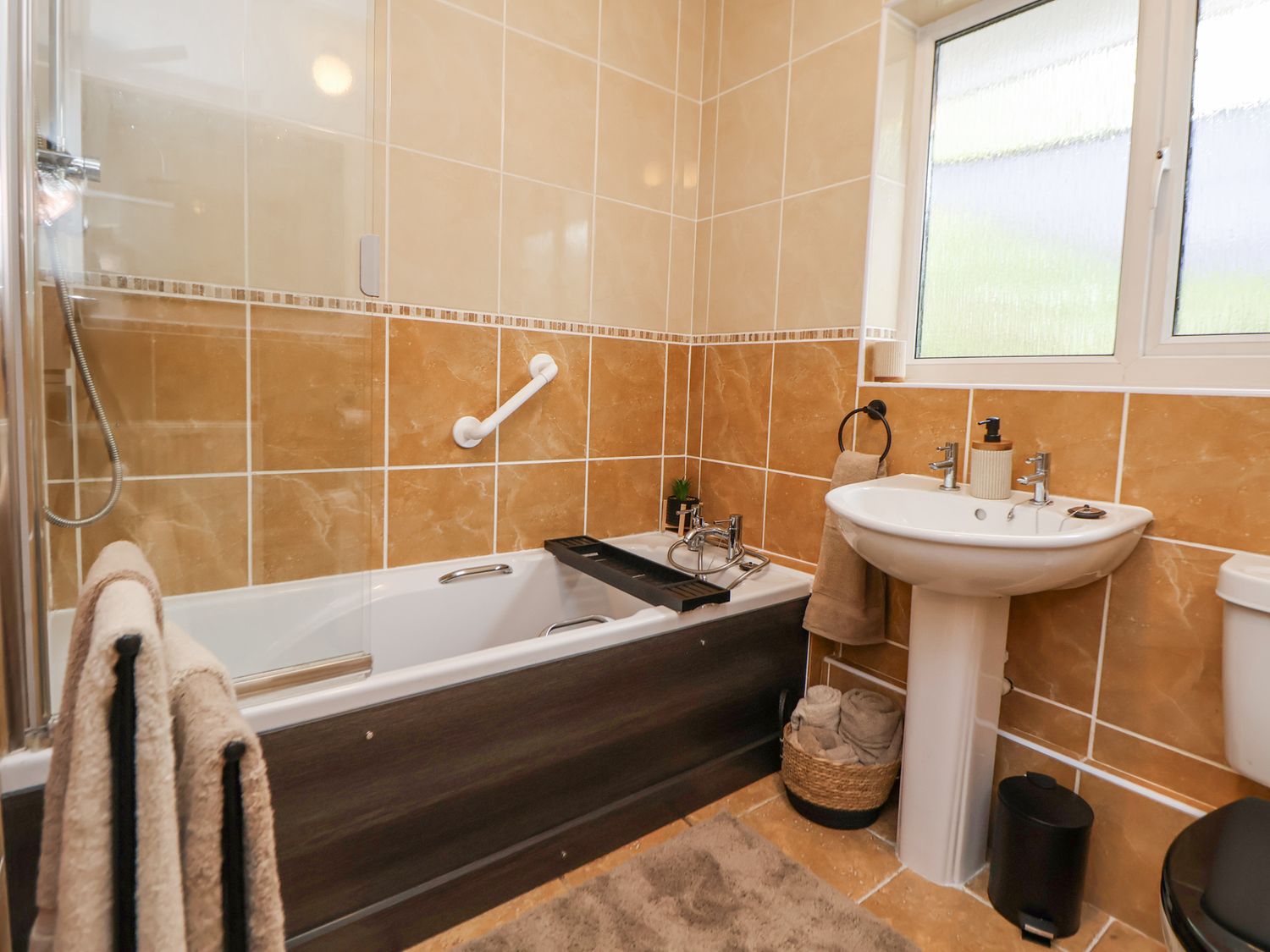 2 Mountain View, Chirk, Wrexham. Pet-friendly. Near AONB. Near shop. Near to a pub. Off-road parking
