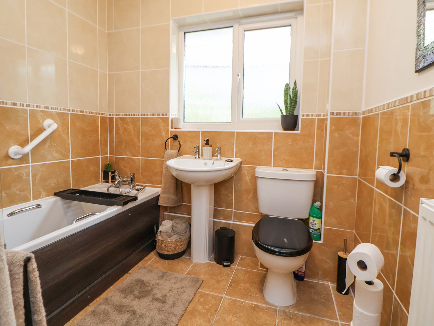 2 Mountain View, Chirk, Wrexham. Pet-friendly. Near AONB. Near shop. Near to a pub. Off-road parking