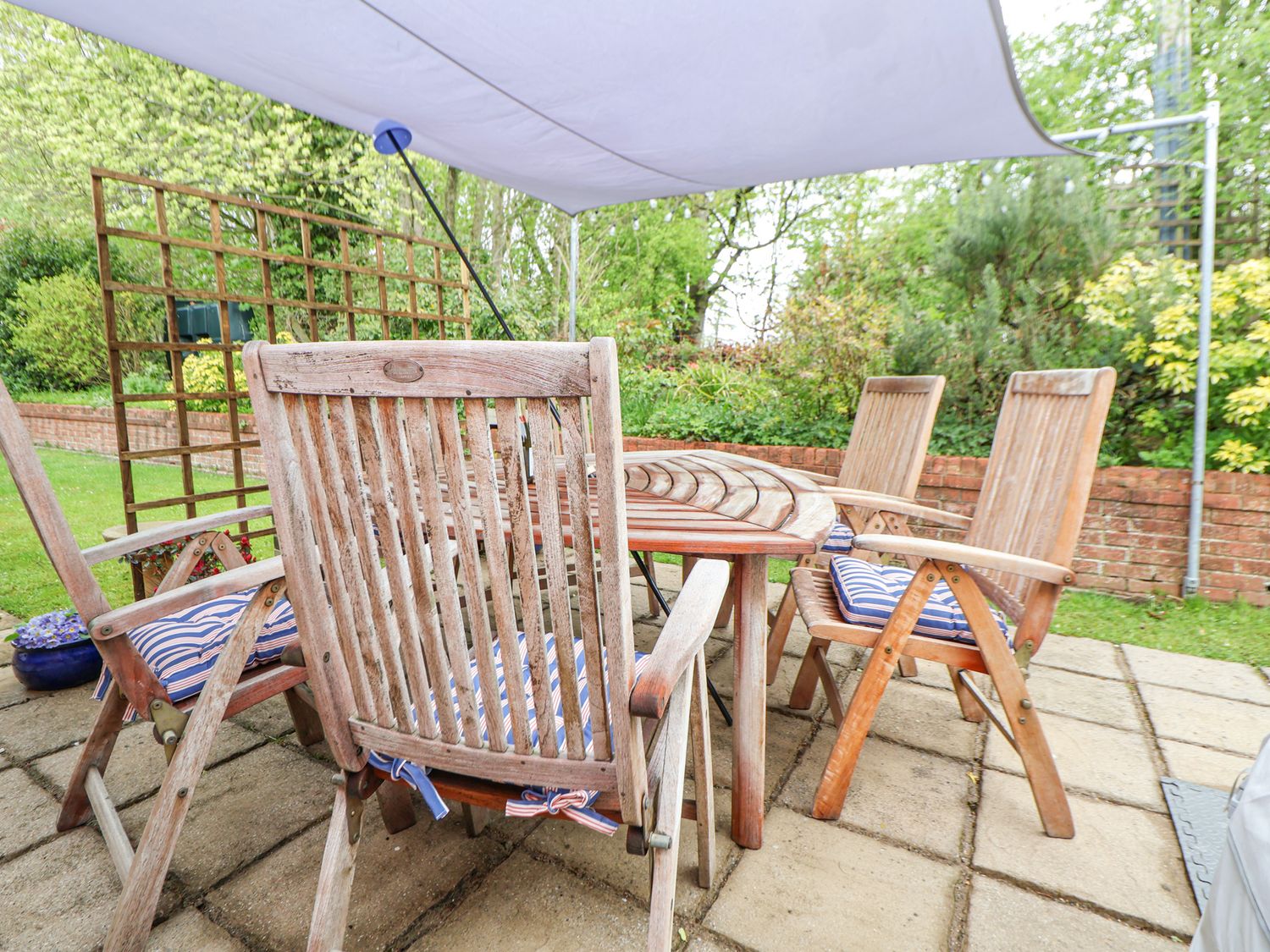 2 Mountain View, Chirk, Wrexham. Pet-friendly. Near AONB. Near shop. Near to a pub. Off-road parking