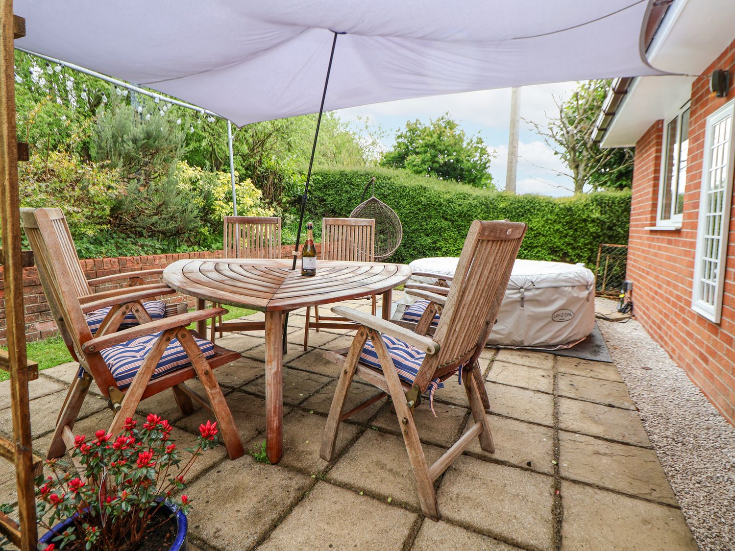 2 Mountain View, Chirk, Wrexham. Pet-friendly. Near AONB. Near shop. Near to a pub. Off-road parking