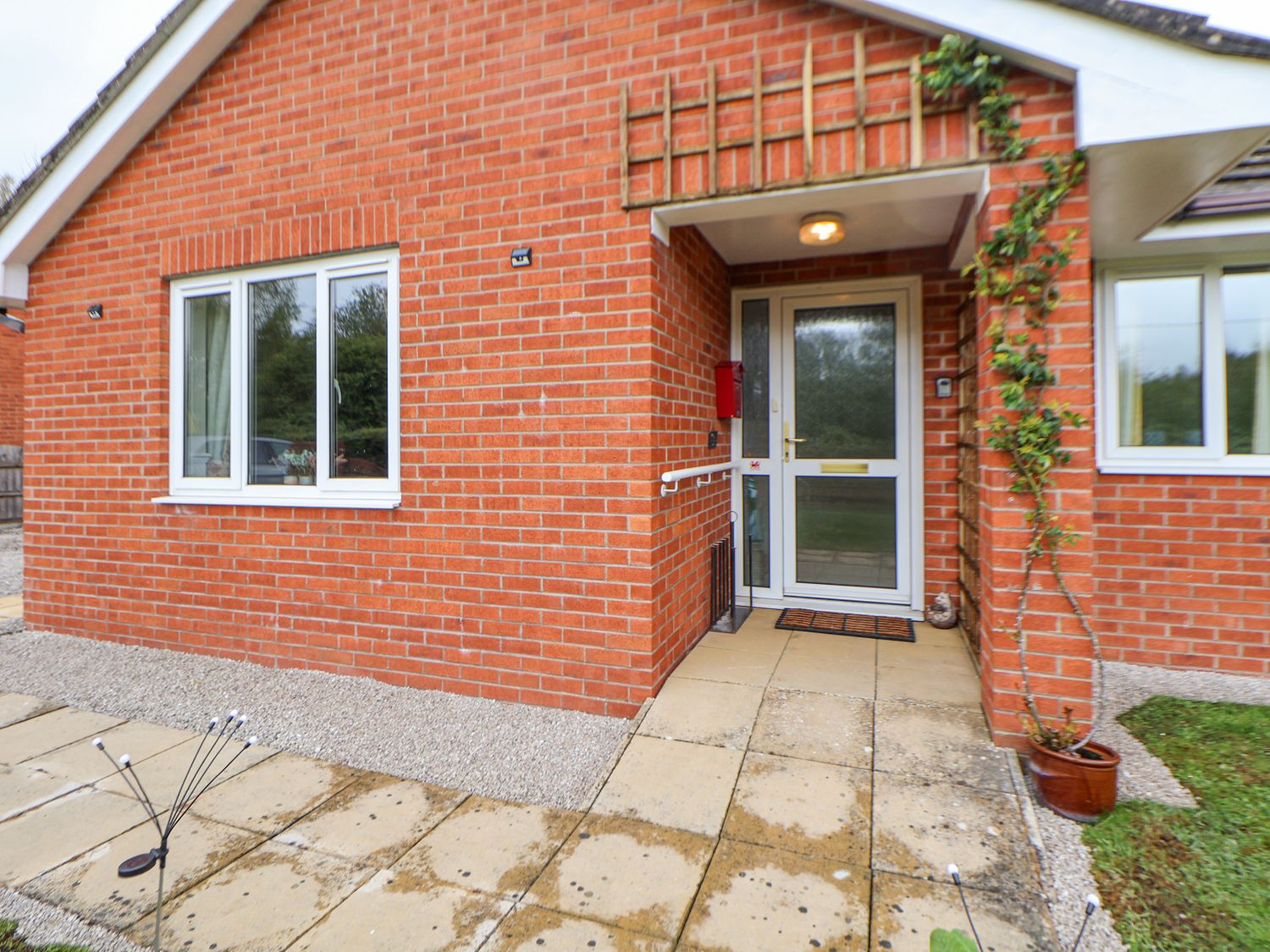 2 Mountain View, Chirk, Wrexham. Pet-friendly. Near AONB. Near shop. Near to a pub. Off-road parking
