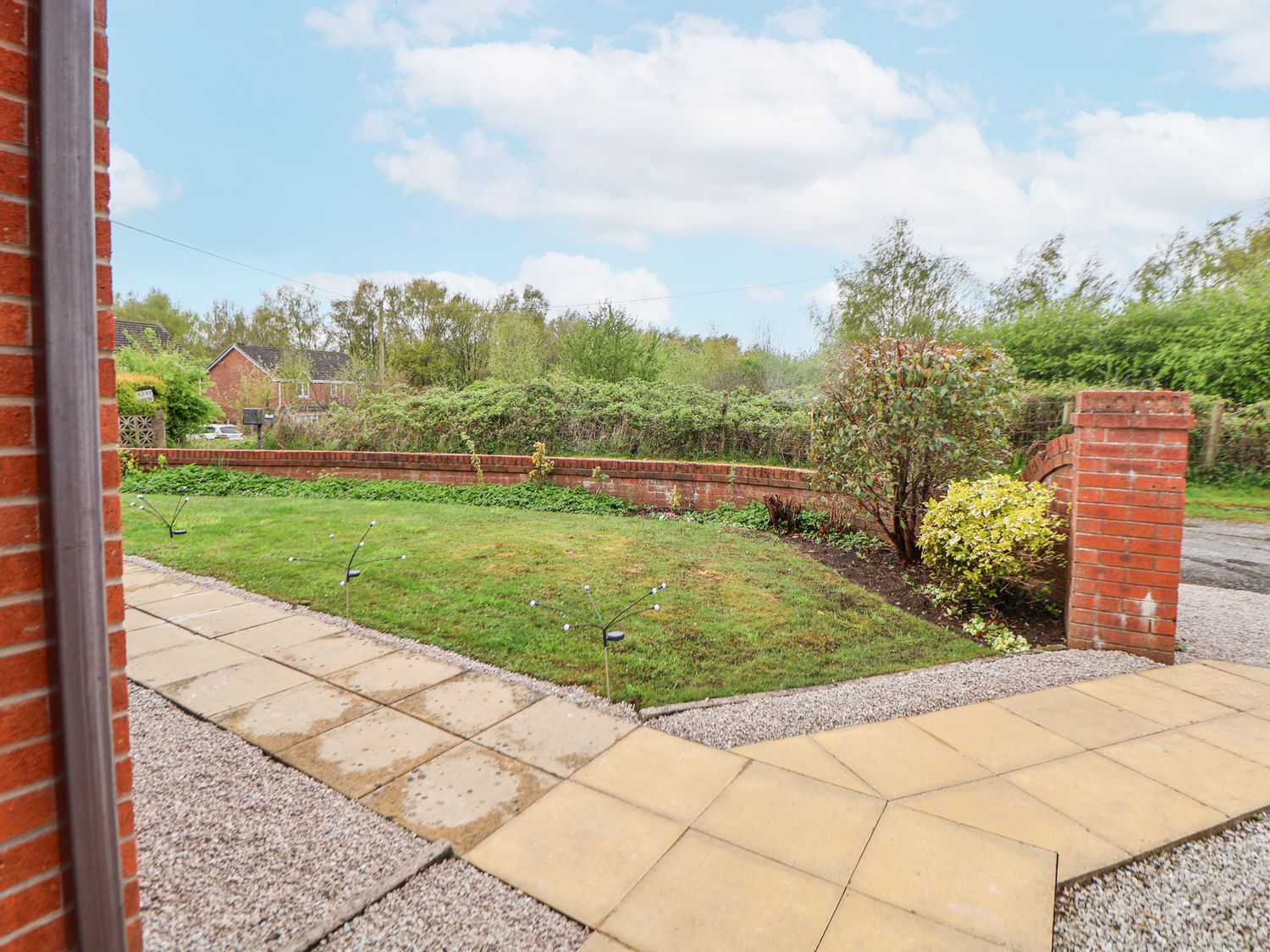 2 Mountain View, Chirk, Wrexham. Pet-friendly. Near AONB. Near shop. Near to a pub. Off-road parking