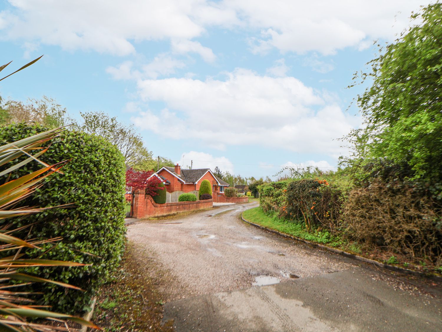 2 Mountain View, Chirk, Wrexham. Pet-friendly. Near AONB. Near shop. Near to a pub. Off-road parking