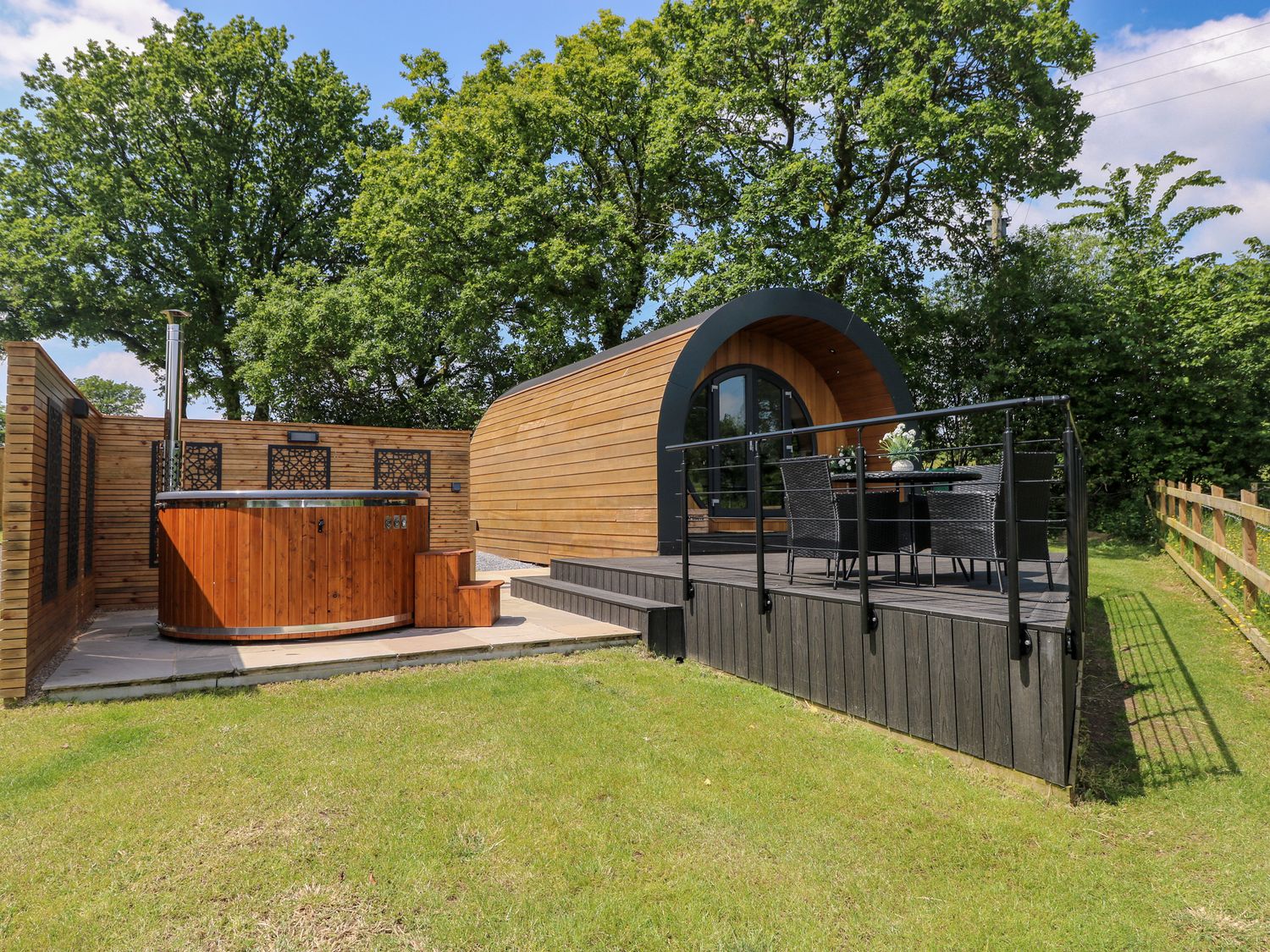 Roselea Luxury Pod Lodge, Llanddarog