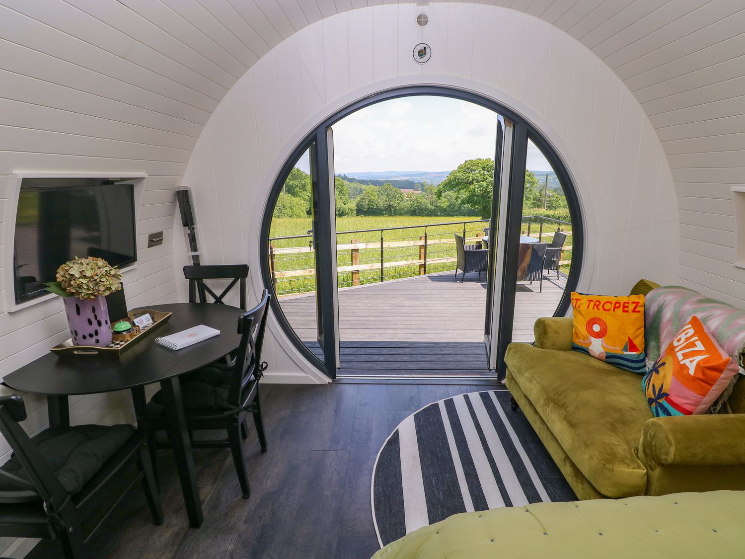 Roselea Luxury Pod Lodge, Llanddarog