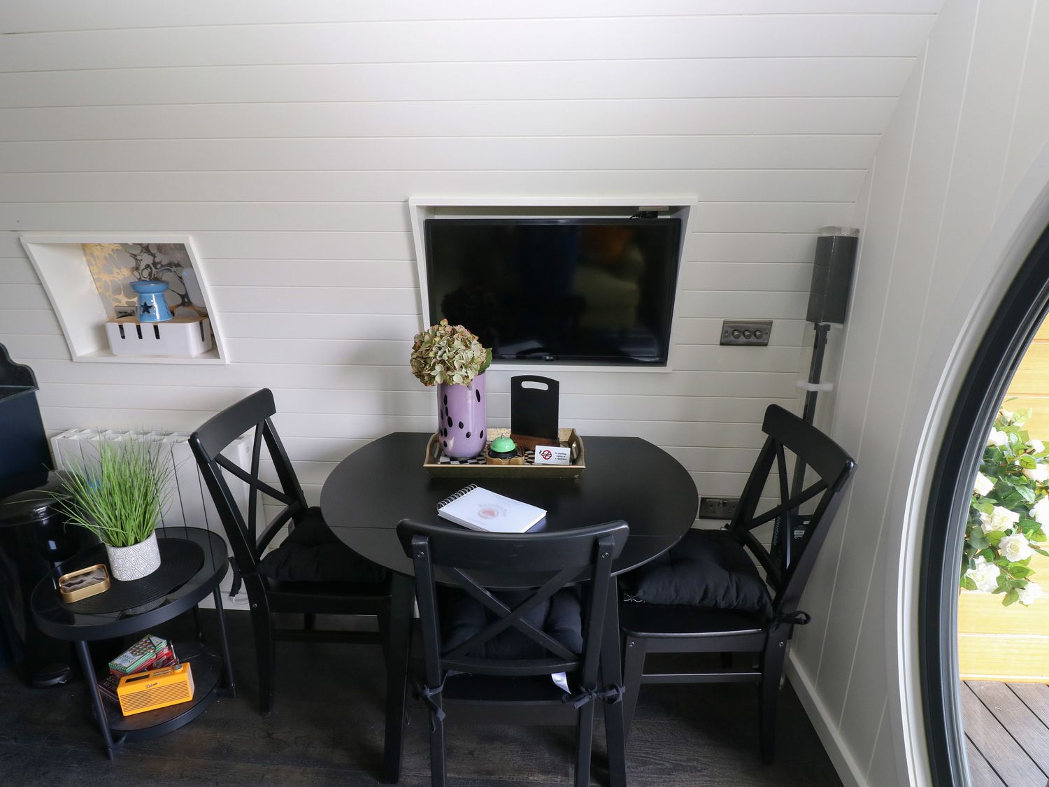 Roselea Luxury Pod Lodge, Llanddarog