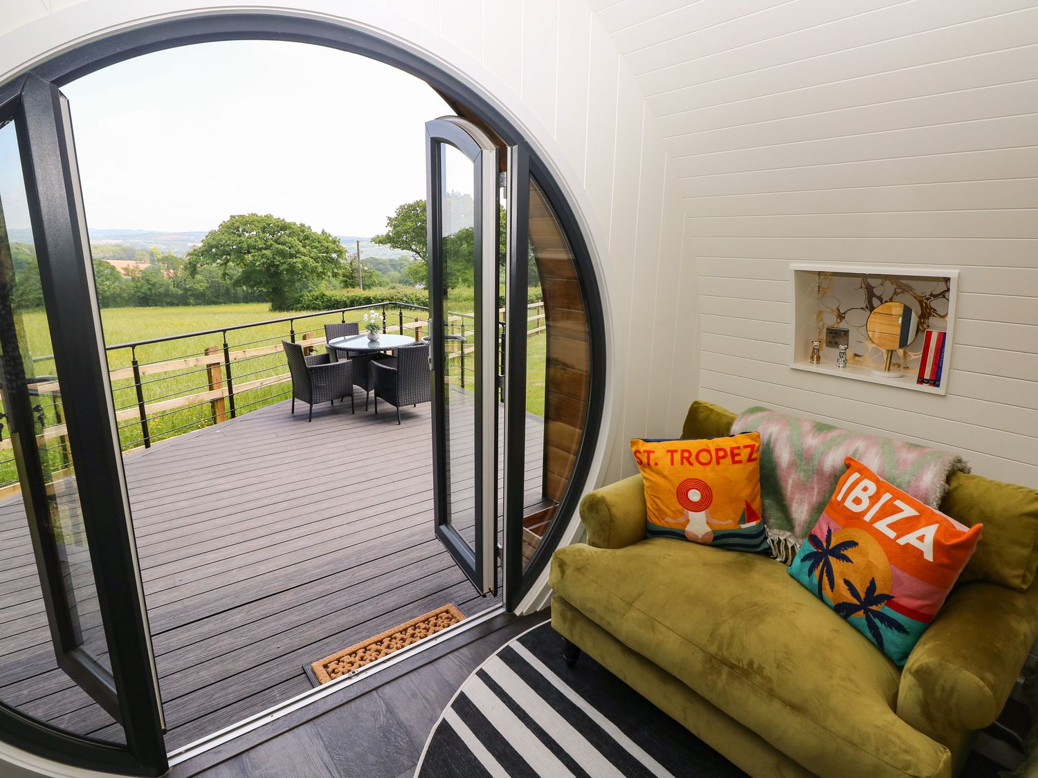 Roselea Luxury Pod Lodge, Llanddarog