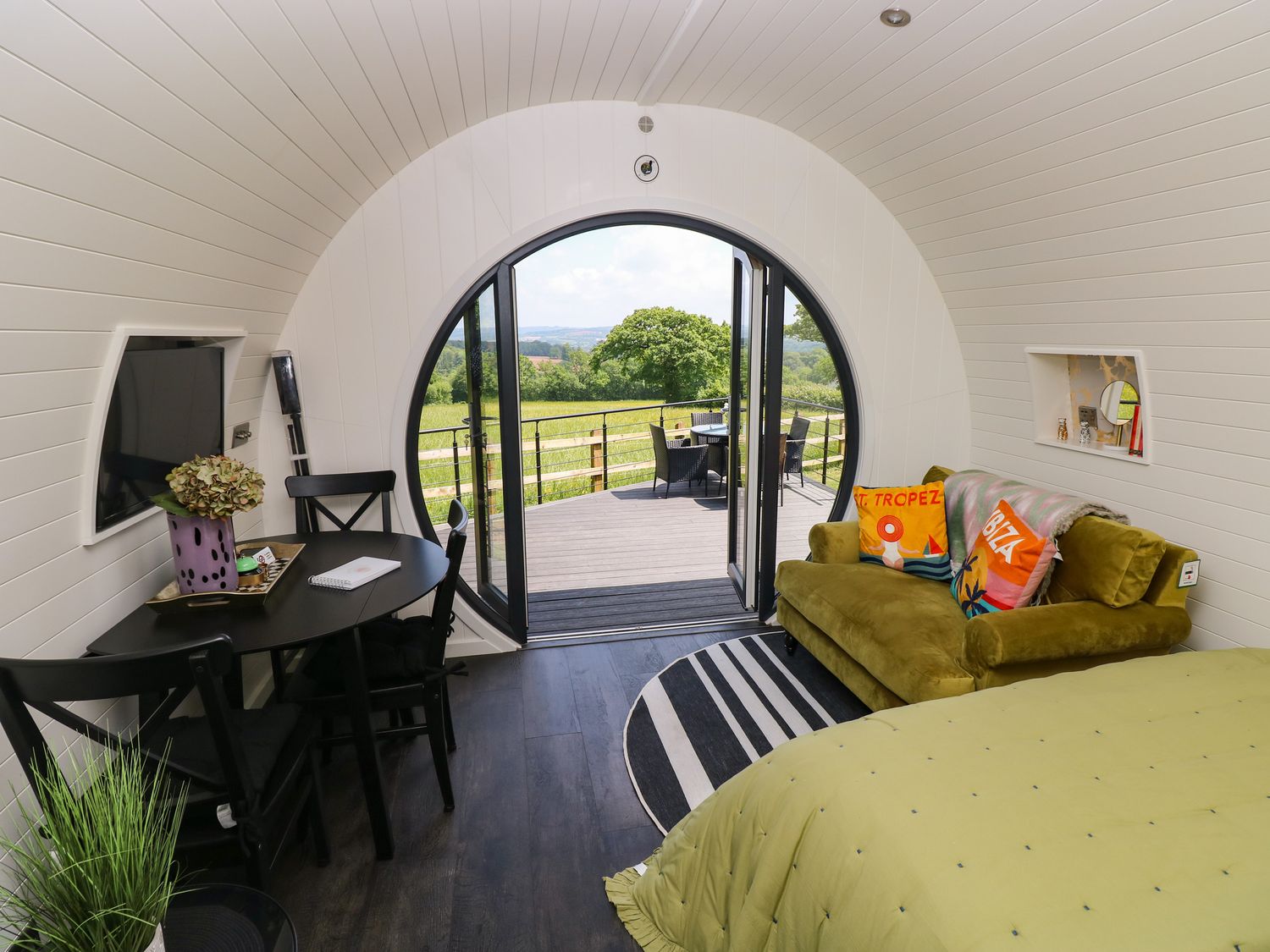 Roselea Luxury Pod Lodge, Llanddarog