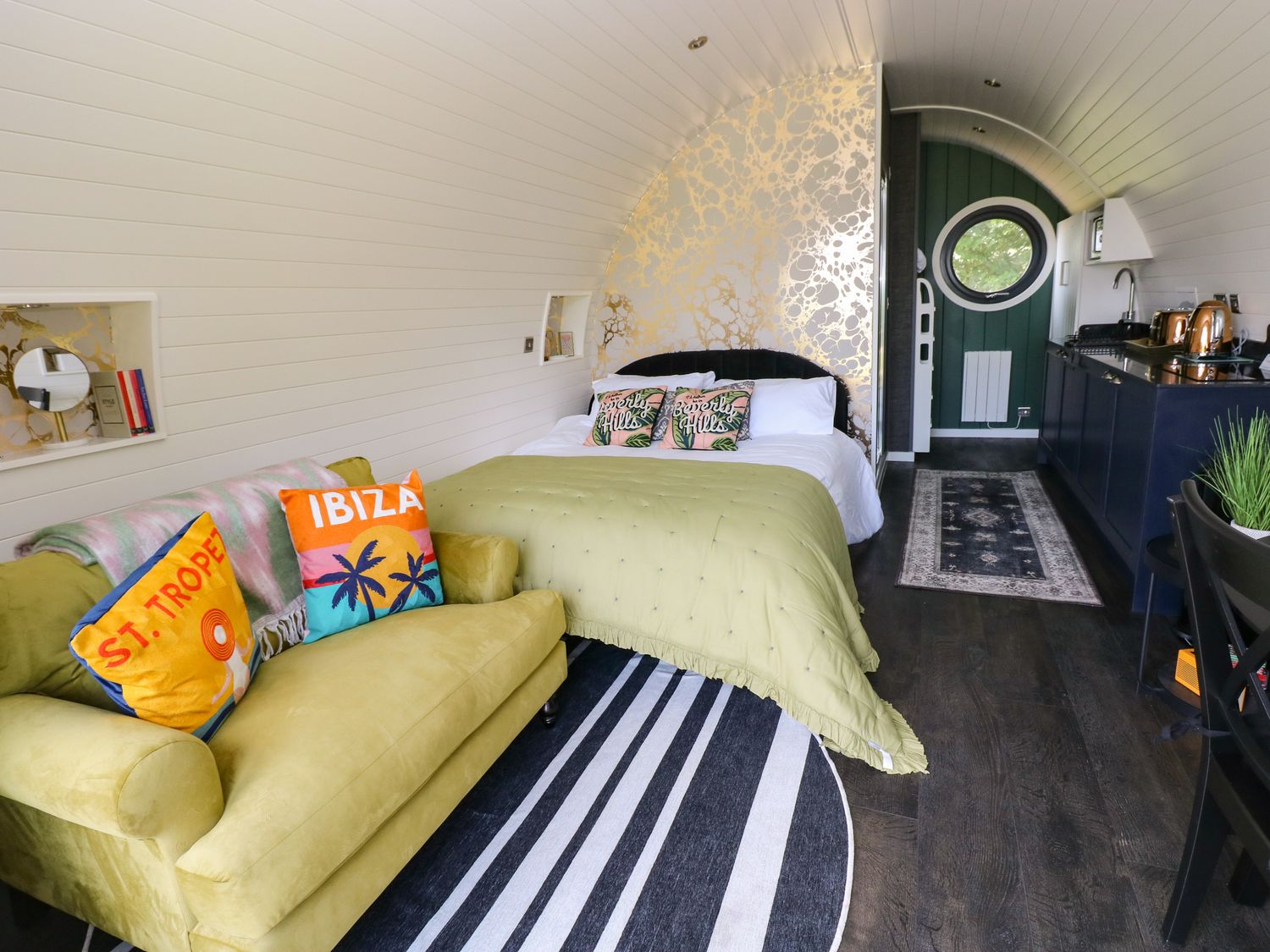 Roselea Luxury Pod Lodge, Llanddarog