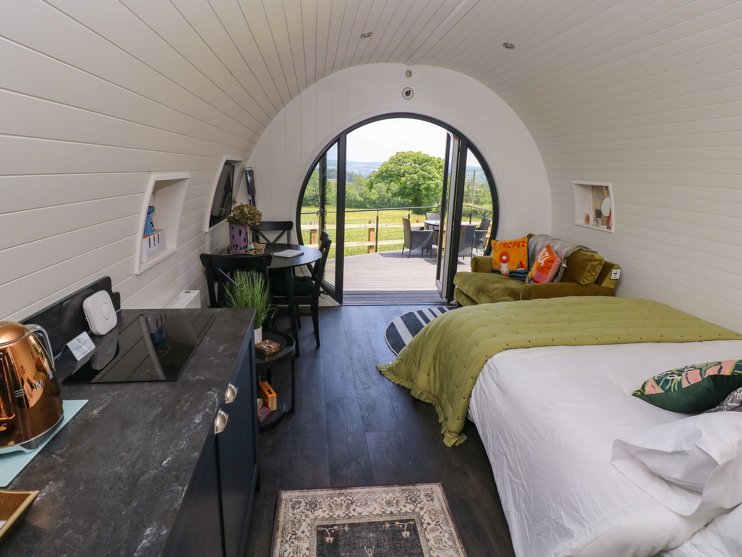 Roselea Luxury Pod Lodge, Llanddarog