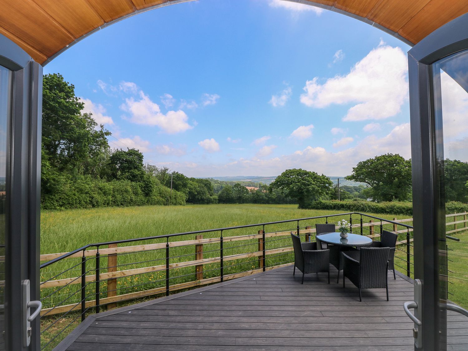 Roselea Luxury Pod Lodge, Llanddarog