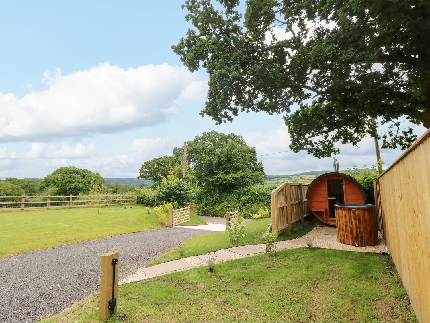 Roselea Luxury Pod Lodge, Llanddarog