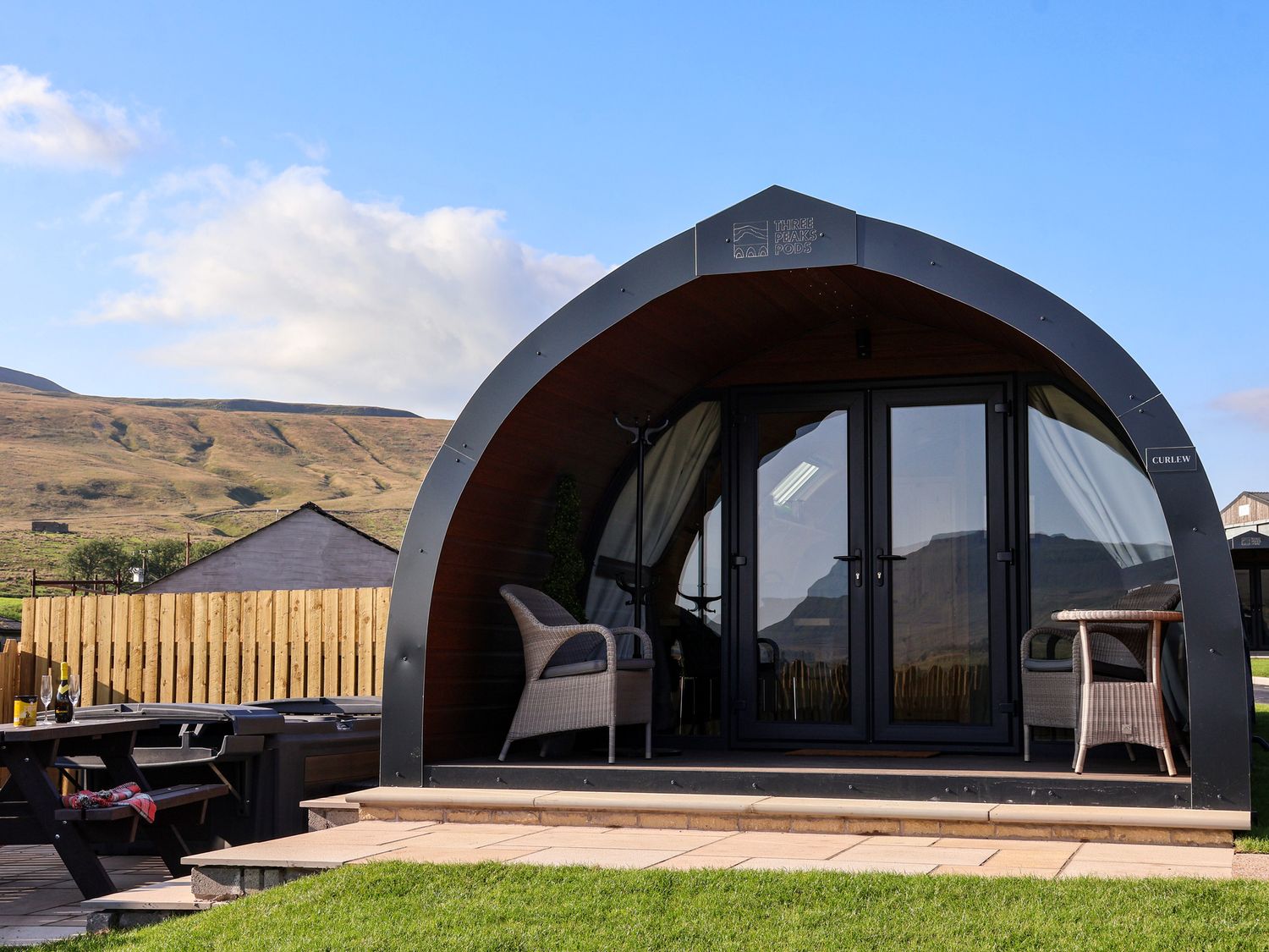 Barn Owl Chapel Le Dale Ingleton, North Yorkshire. Countryside. Open-plan. Hot tub. Off-road parking