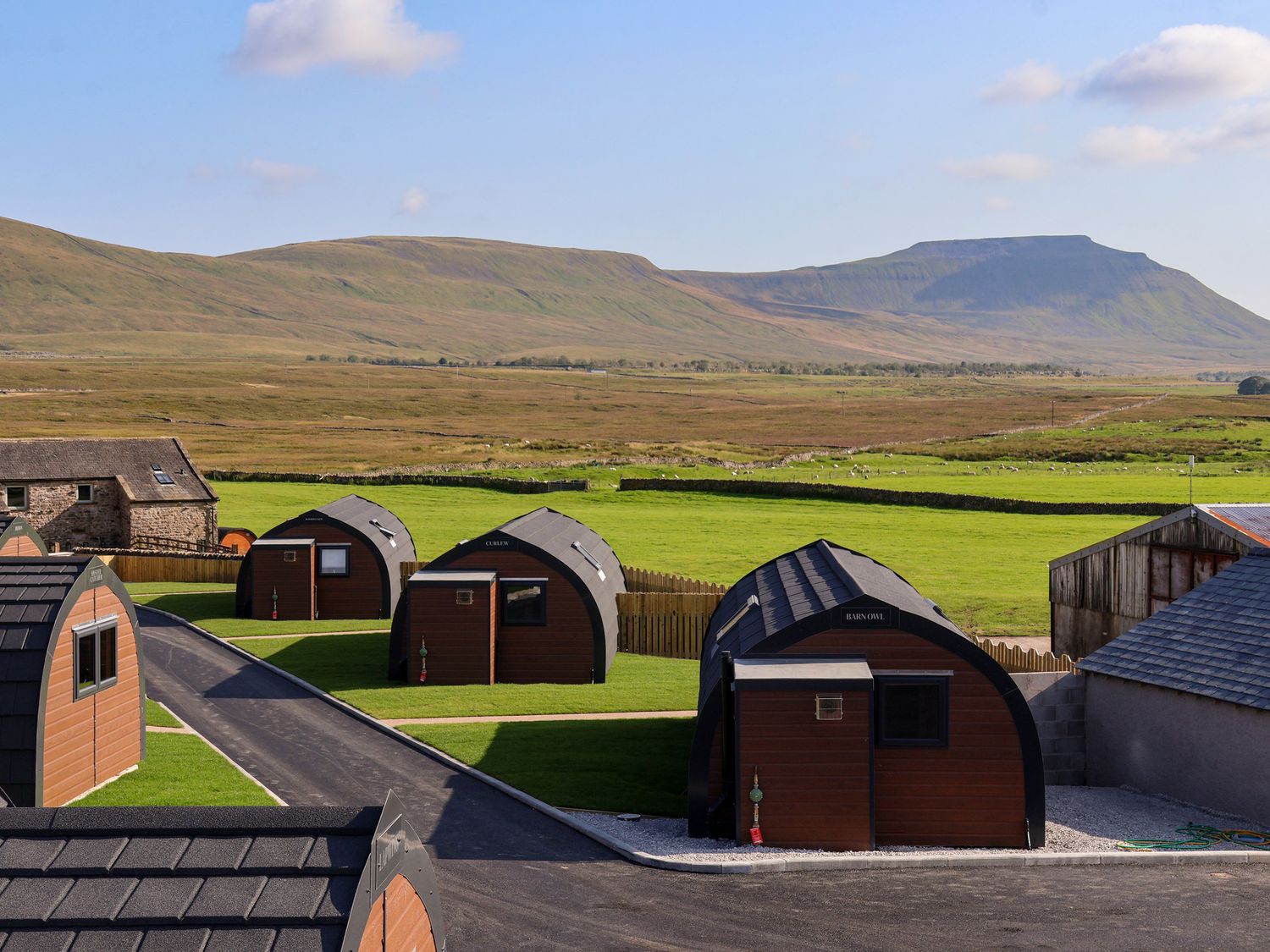 Barn Owl Chapel Le Dale Ingleton, North Yorkshire. Countryside. Open-plan. Hot tub. Off-road parking