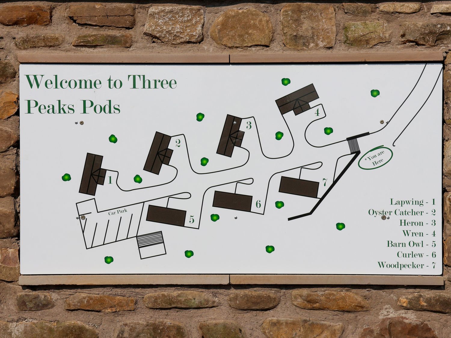 Curlew in Chapel Le Dale, Ingleton North Yorkshire. Countryside views. Open-plan. Hot tub. Smart TV.