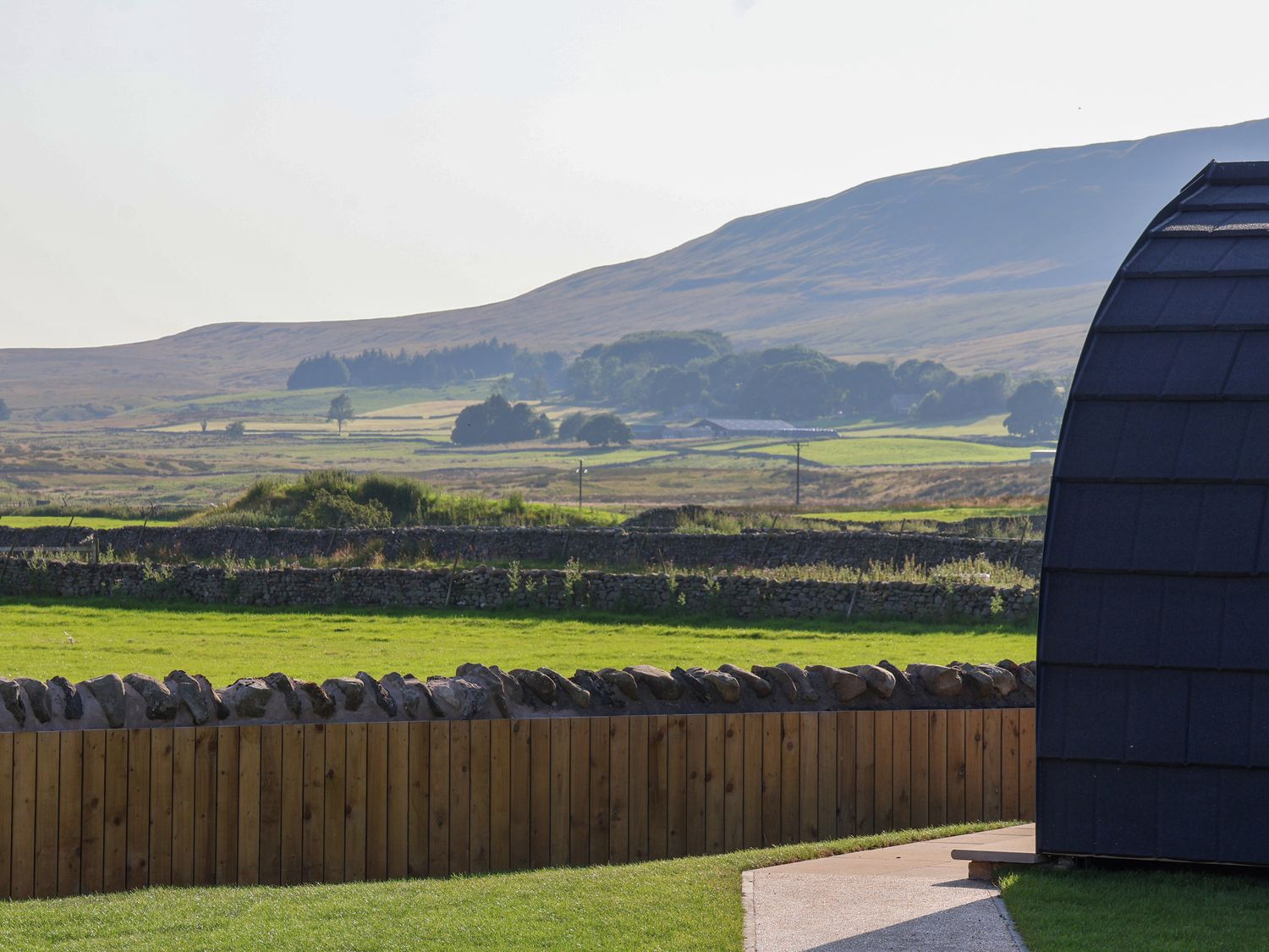 Woodpecker Chapel Le Dale Ingleton, North Yorkshire. Countryside views. Open-plan. Hot tub. Smart TV