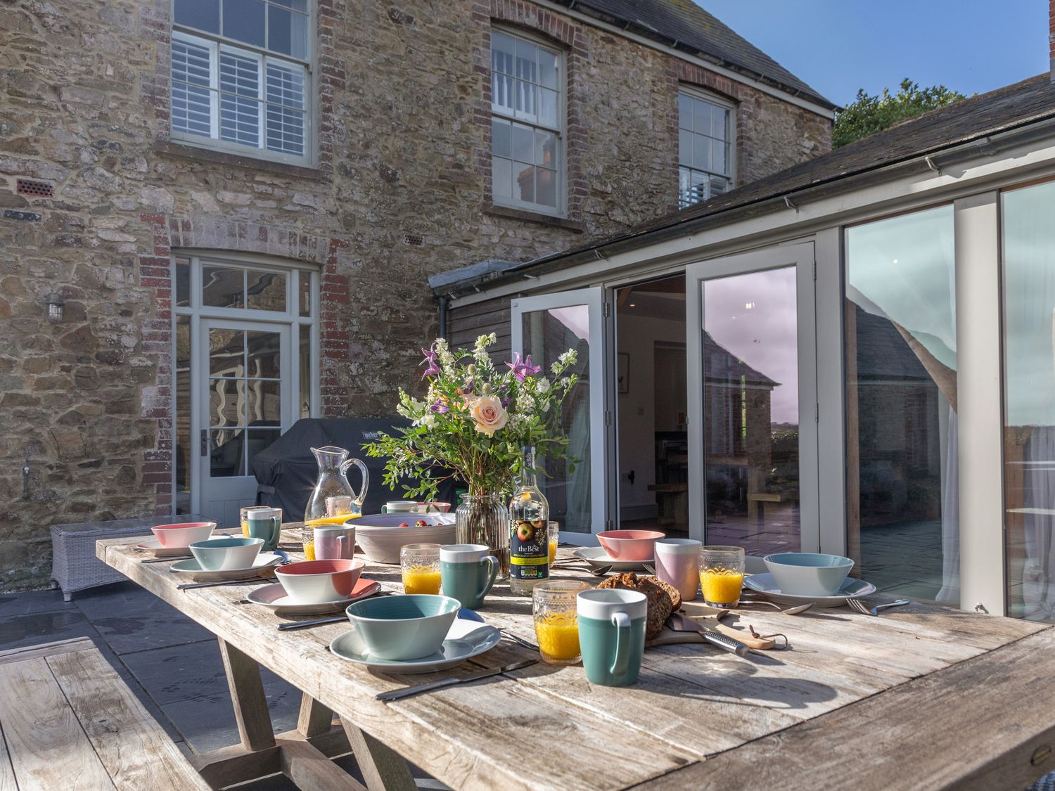 The Farmhouse, Malborough, Devon. Near coast. Off-road parking. Smart TV. Enclosed garden. Open plan