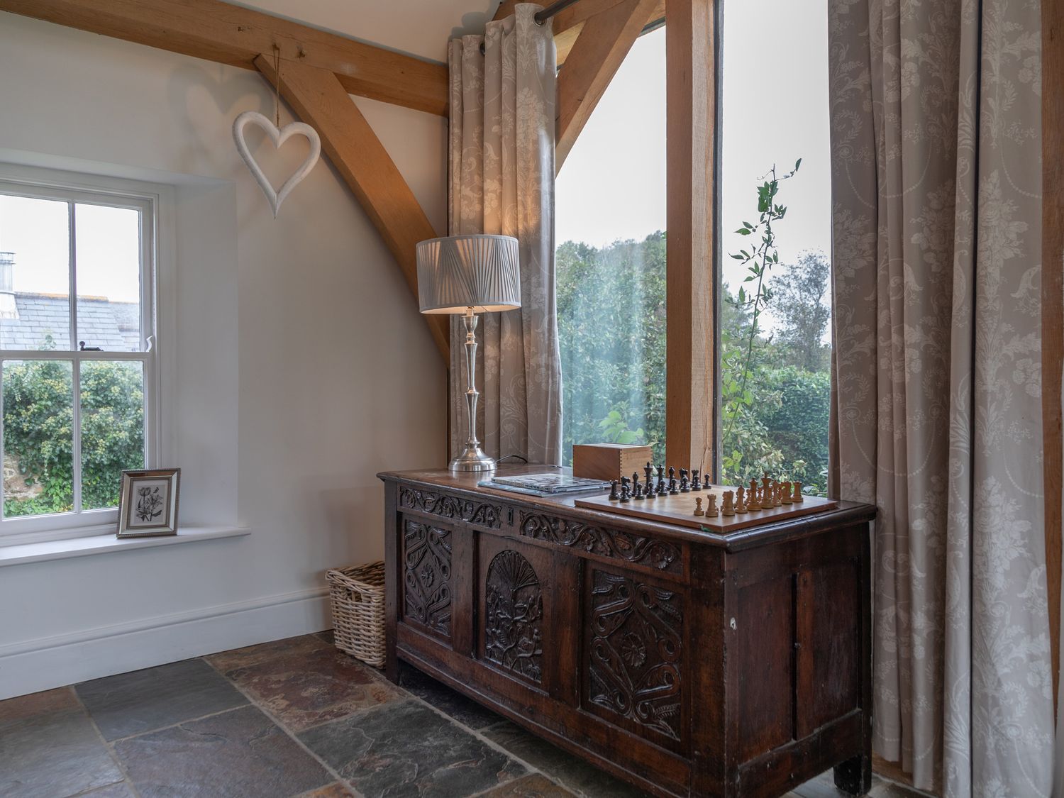 The Farmhouse, Malborough, Devon. Near coast. Off-road parking. Smart TV. Enclosed garden. Open plan