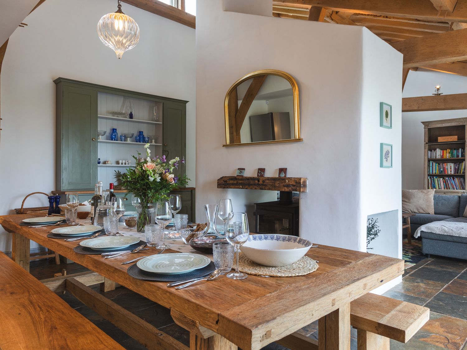 The Farmhouse, Malborough, Devon. Near coast. Off-road parking. Smart TV. Enclosed garden. Open plan