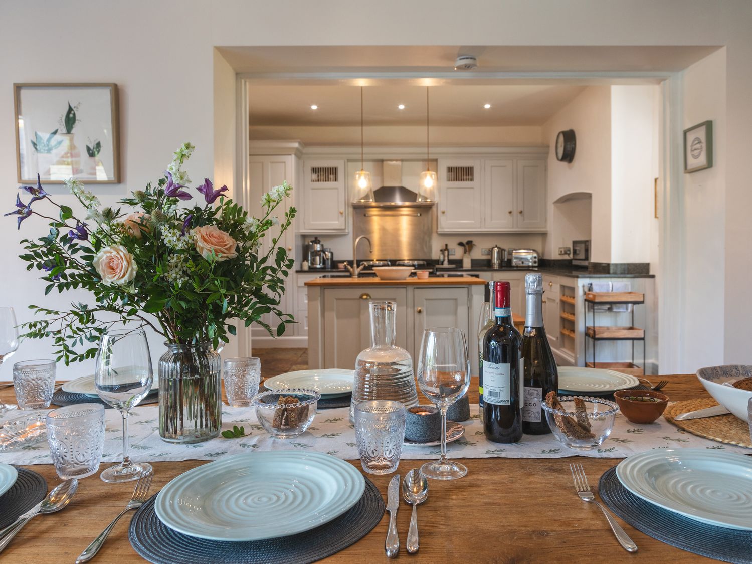 The Farmhouse, Malborough, Devon. Near coast. Off-road parking. Smart TV. Enclosed garden. Open plan