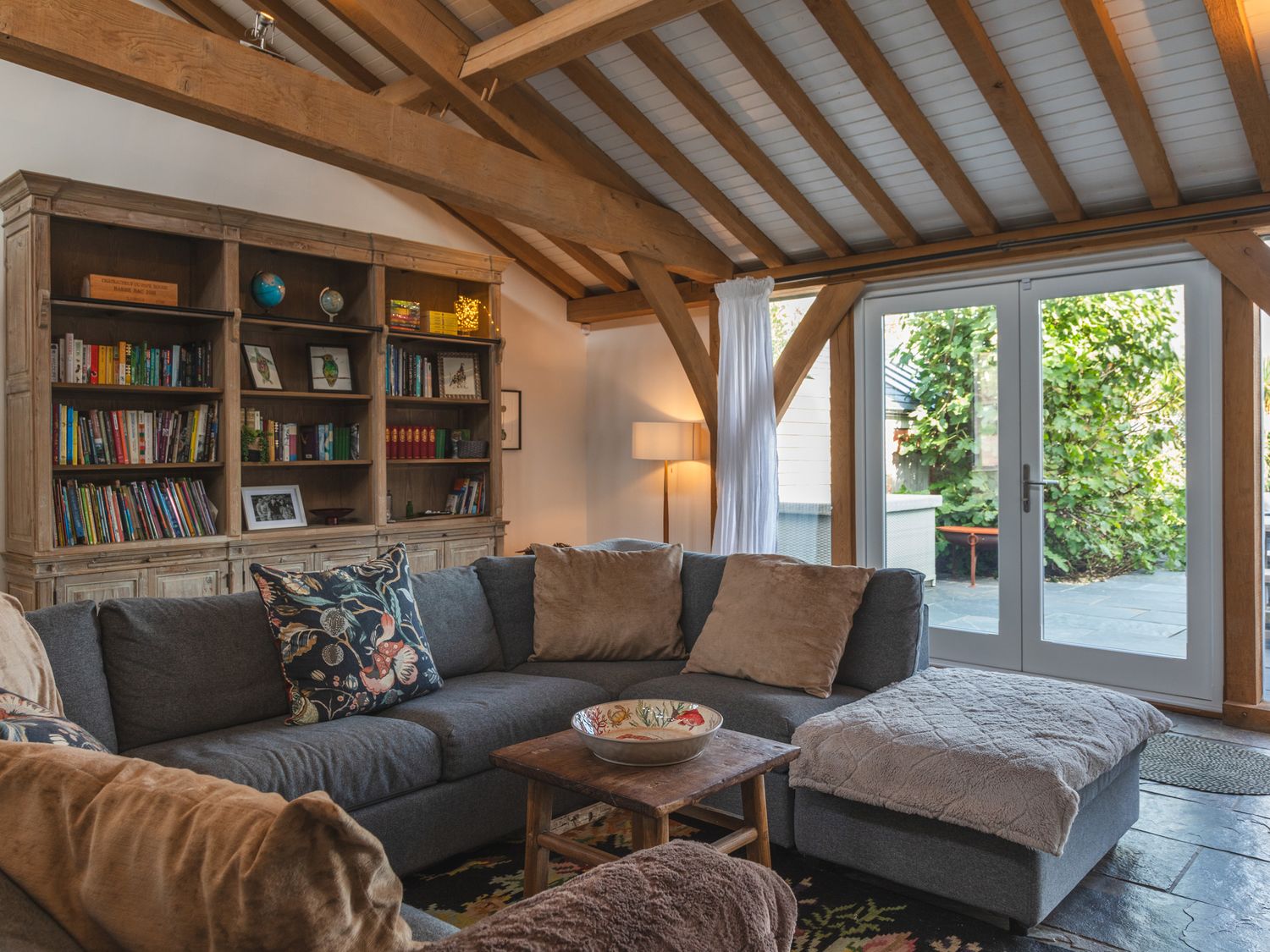 The Farmhouse, Malborough, Devon. Near coast. Off-road parking. Smart TV. Enclosed garden. Open plan