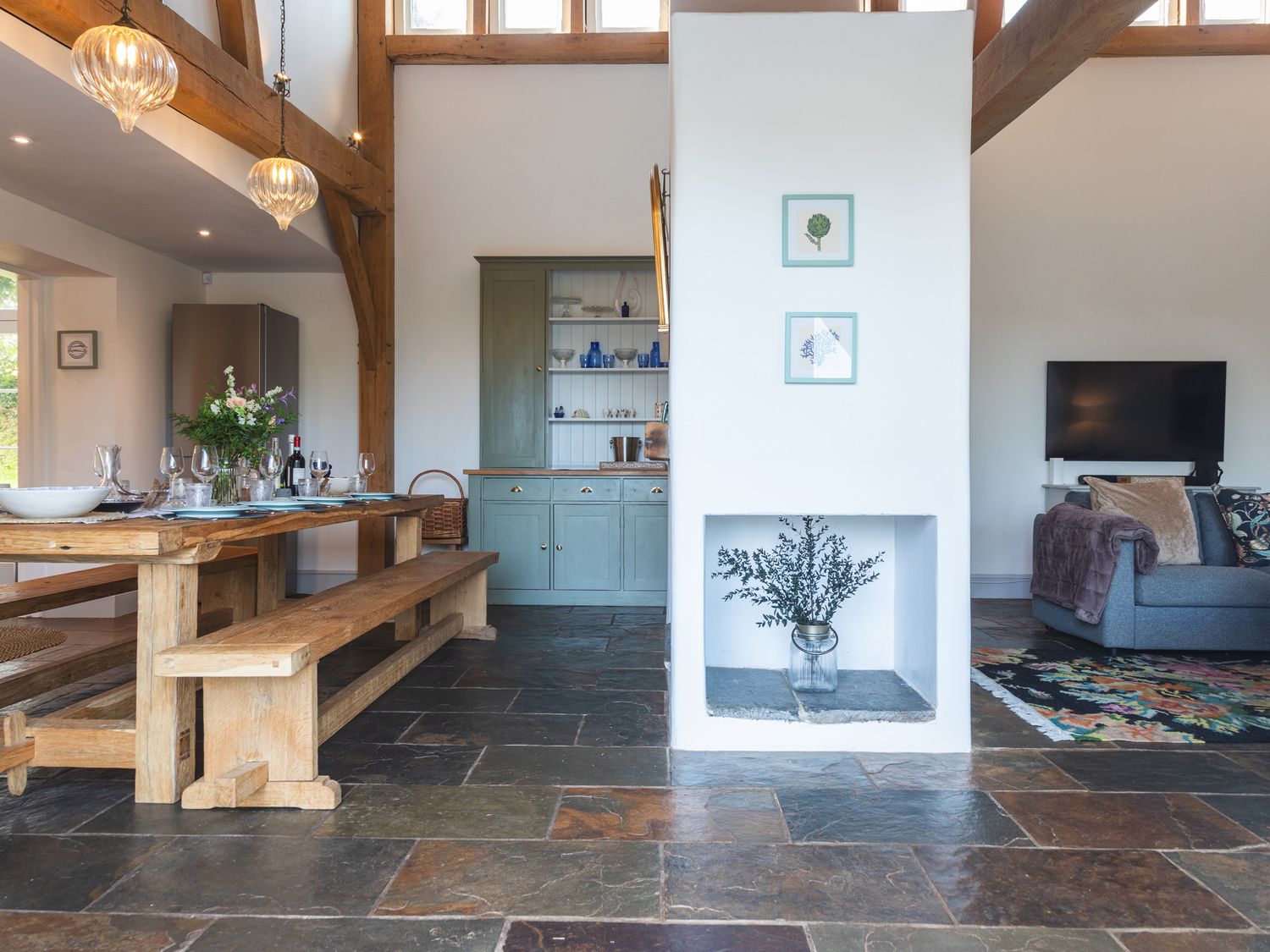 The Farmhouse, Malborough, Devon. Near coast. Off-road parking. Smart TV. Enclosed garden. Open plan