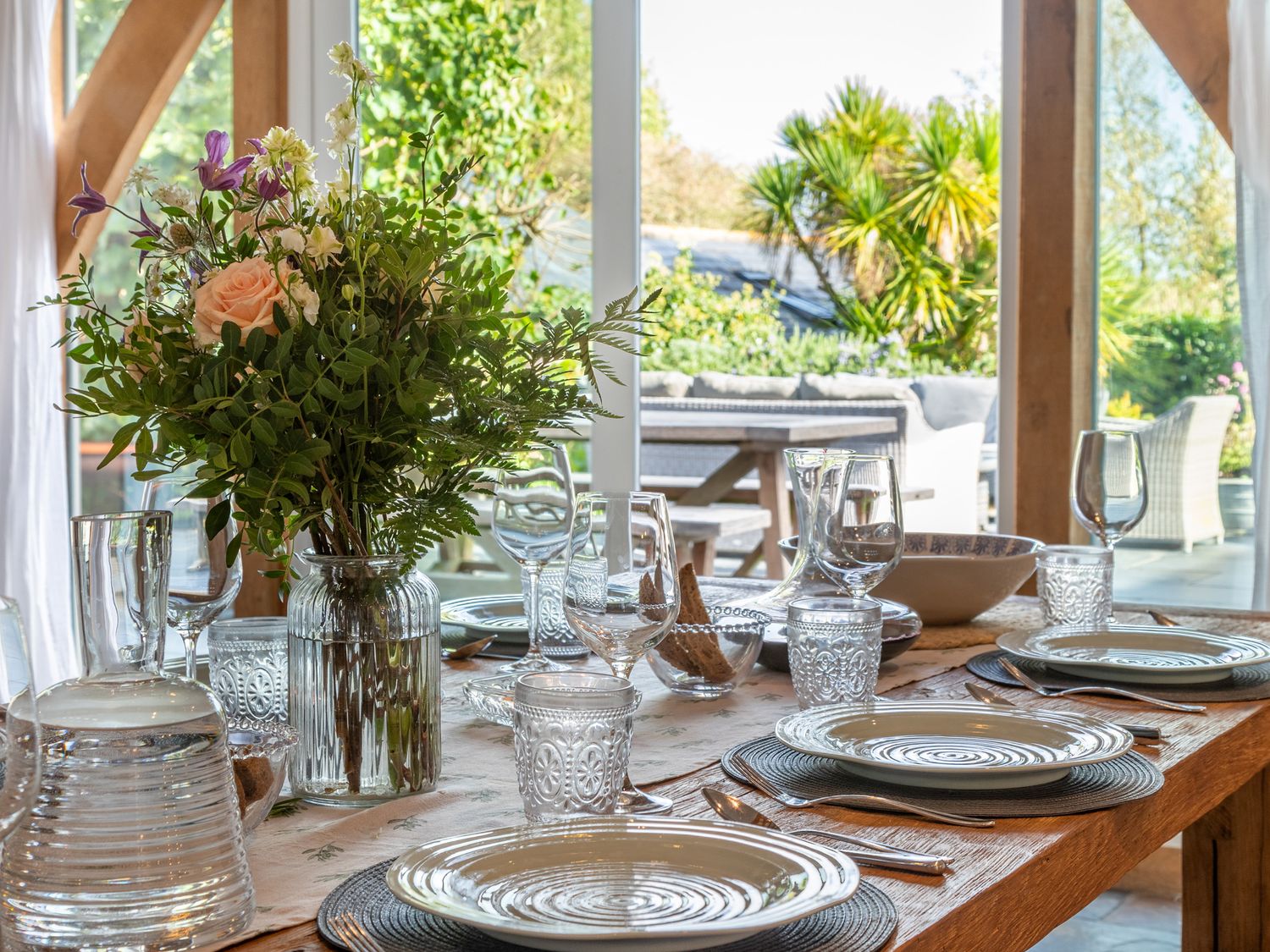 The Farmhouse, Malborough, Devon. Near coast. Off-road parking. Smart TV. Enclosed garden. Open plan