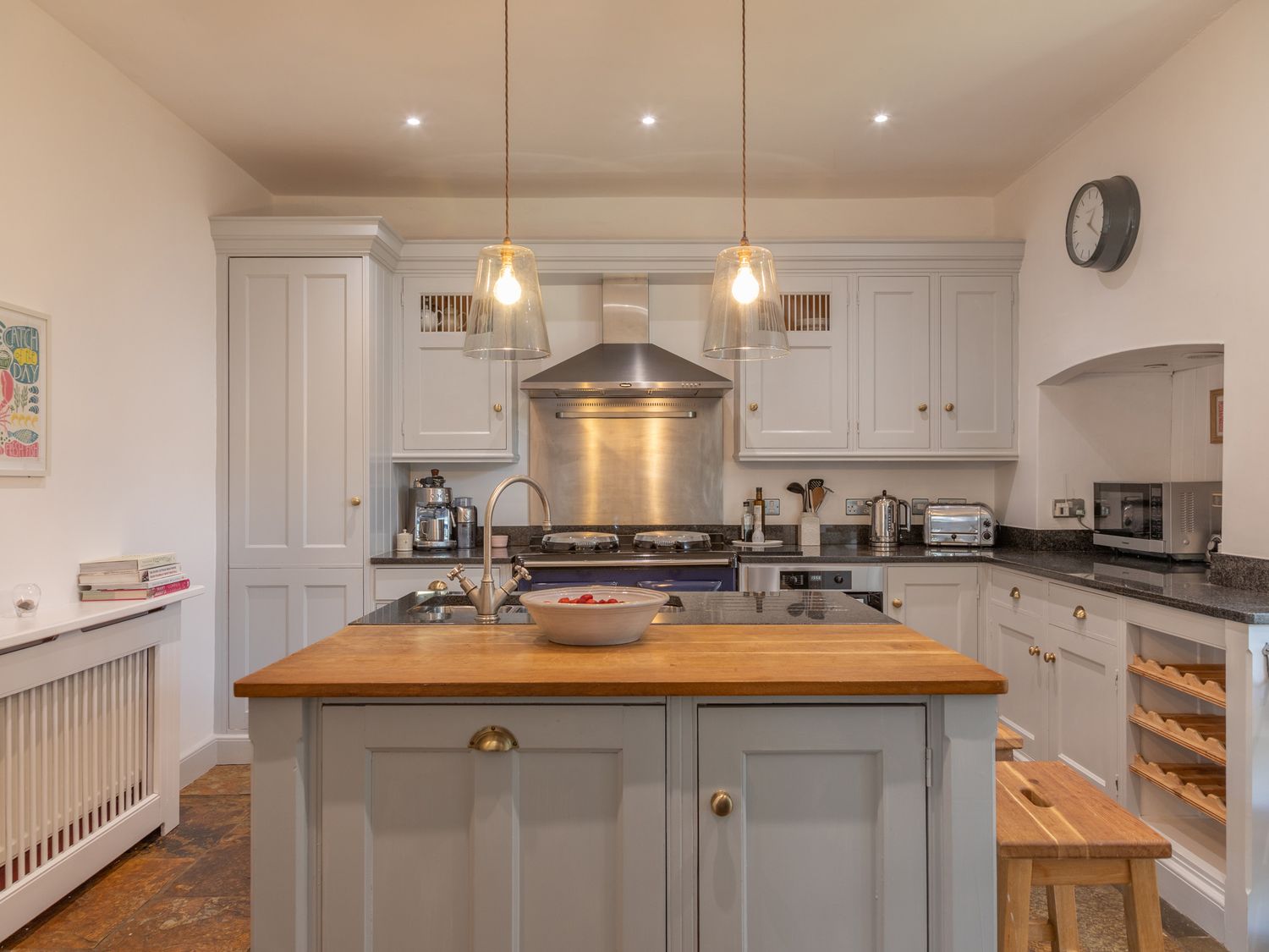 The Farmhouse, Malborough, Devon. Near coast. Off-road parking. Smart TV. Enclosed garden. Open plan