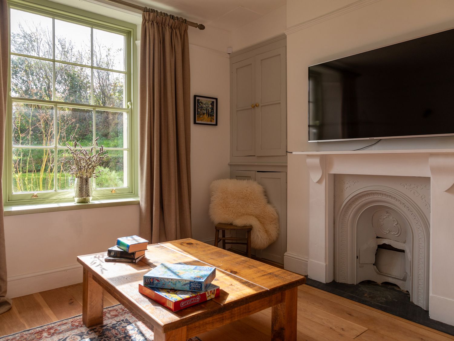 The Farmhouse, Malborough, Devon. Near coast. Off-road parking. Smart TV. Enclosed garden. Open plan