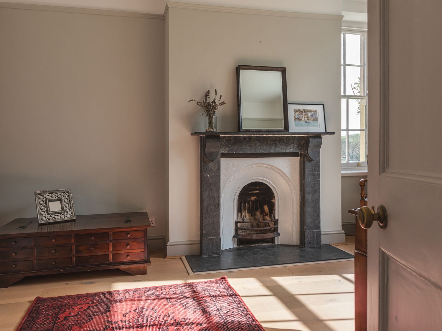 The Farmhouse, Malborough, Devon. Near coast. Off-road parking. Smart TV. Enclosed garden. Open plan