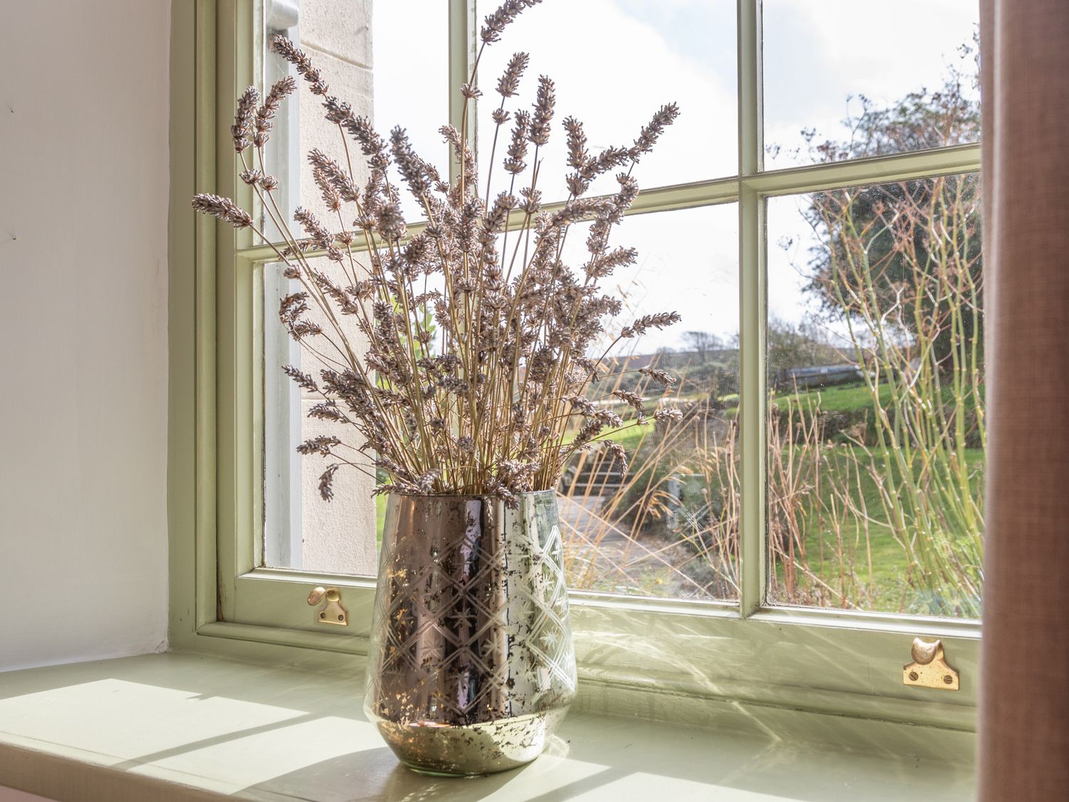 The Farmhouse, Malborough, Devon. Near coast. Off-road parking. Smart TV. Enclosed garden. Open plan