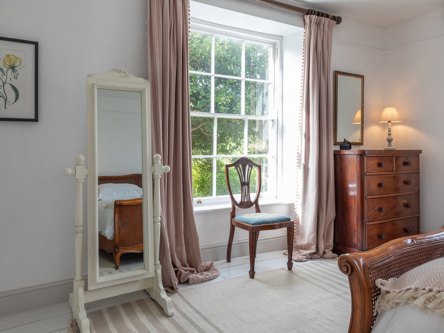 The Farmhouse, Malborough, Devon. Near coast. Off-road parking. Smart TV. Enclosed garden. Open plan