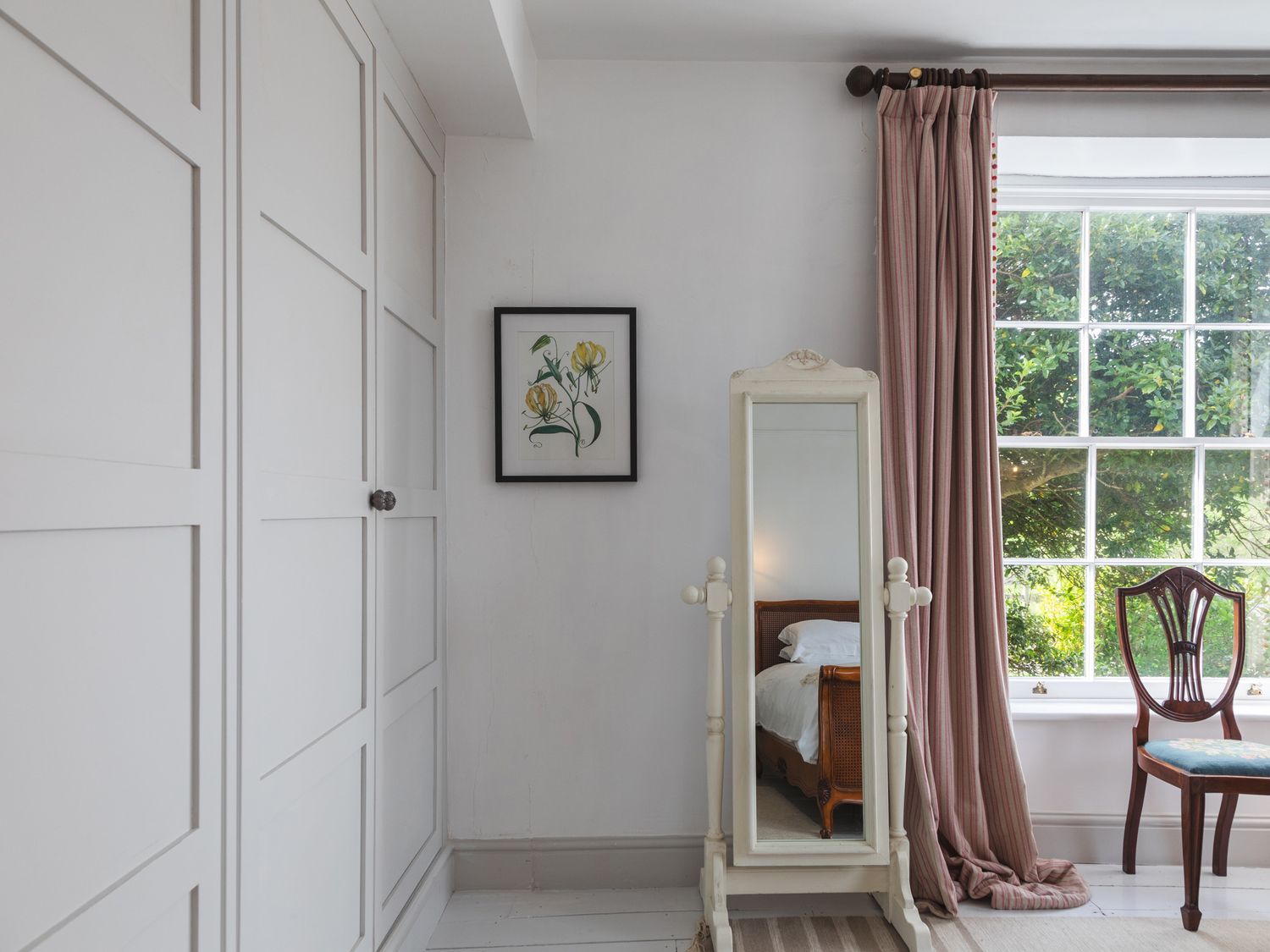 The Farmhouse, Malborough, Devon. Near coast. Off-road parking. Smart TV. Enclosed garden. Open plan