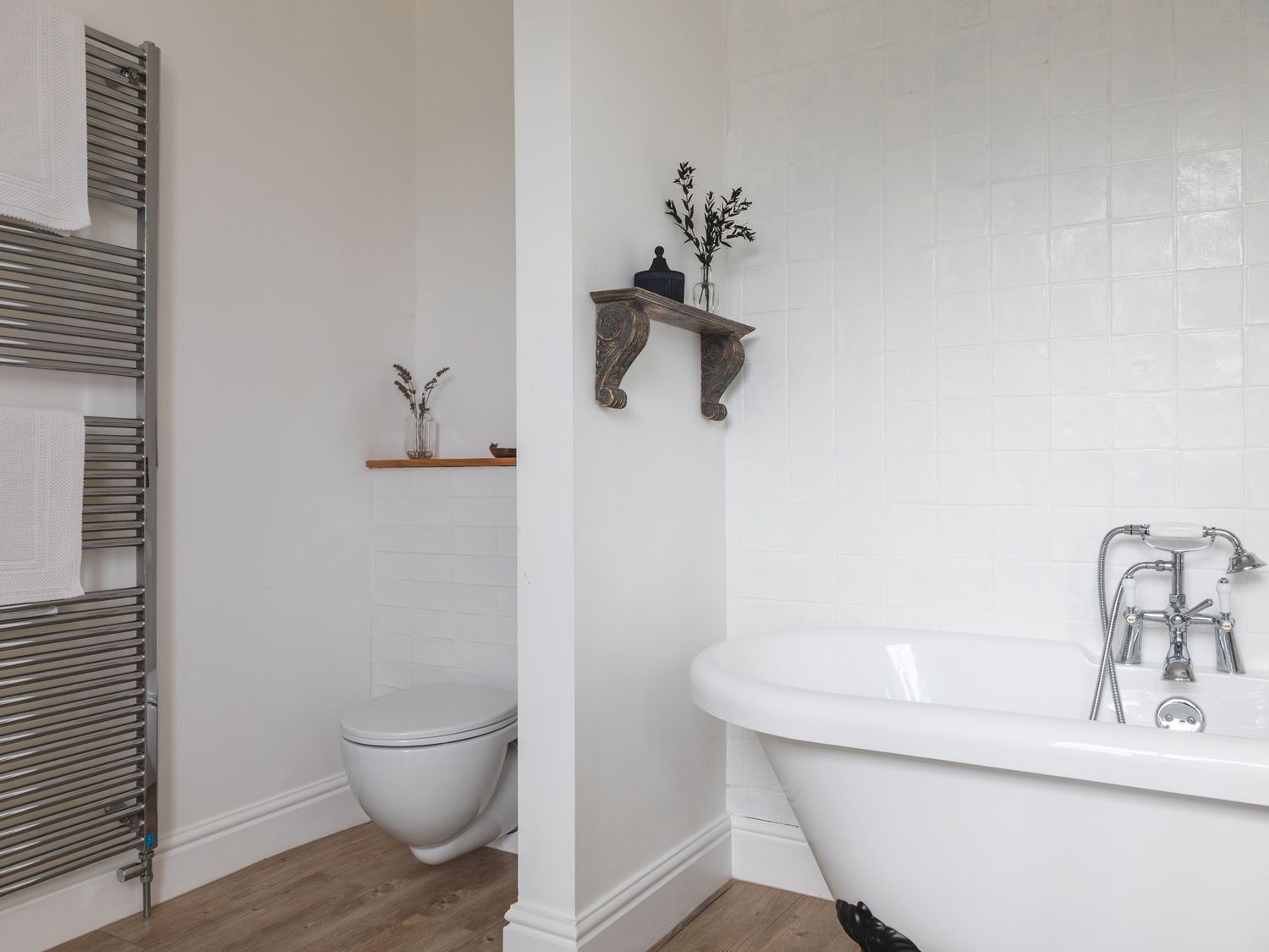 The Farmhouse, Malborough, Devon. Near coast. Off-road parking. Smart TV. Enclosed garden. Open plan