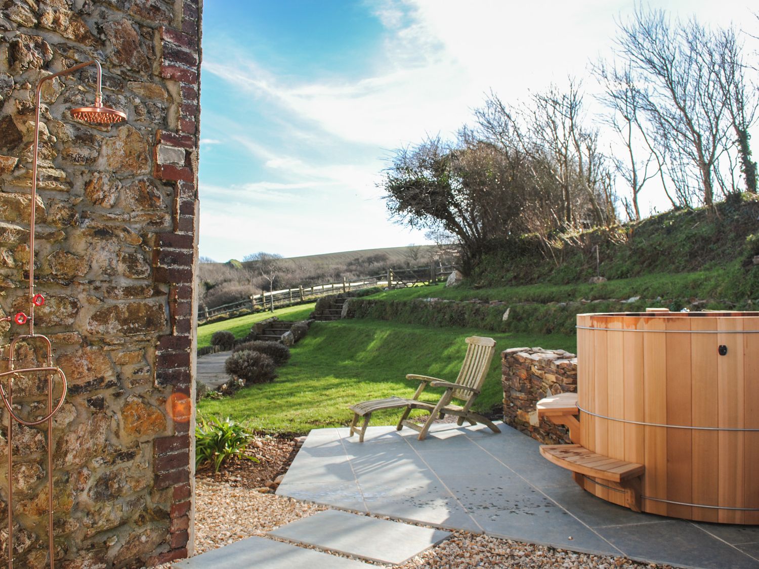 The Farmhouse, Malborough, Devon. Near coast. Off-road parking. Smart TV. Enclosed garden. Open plan