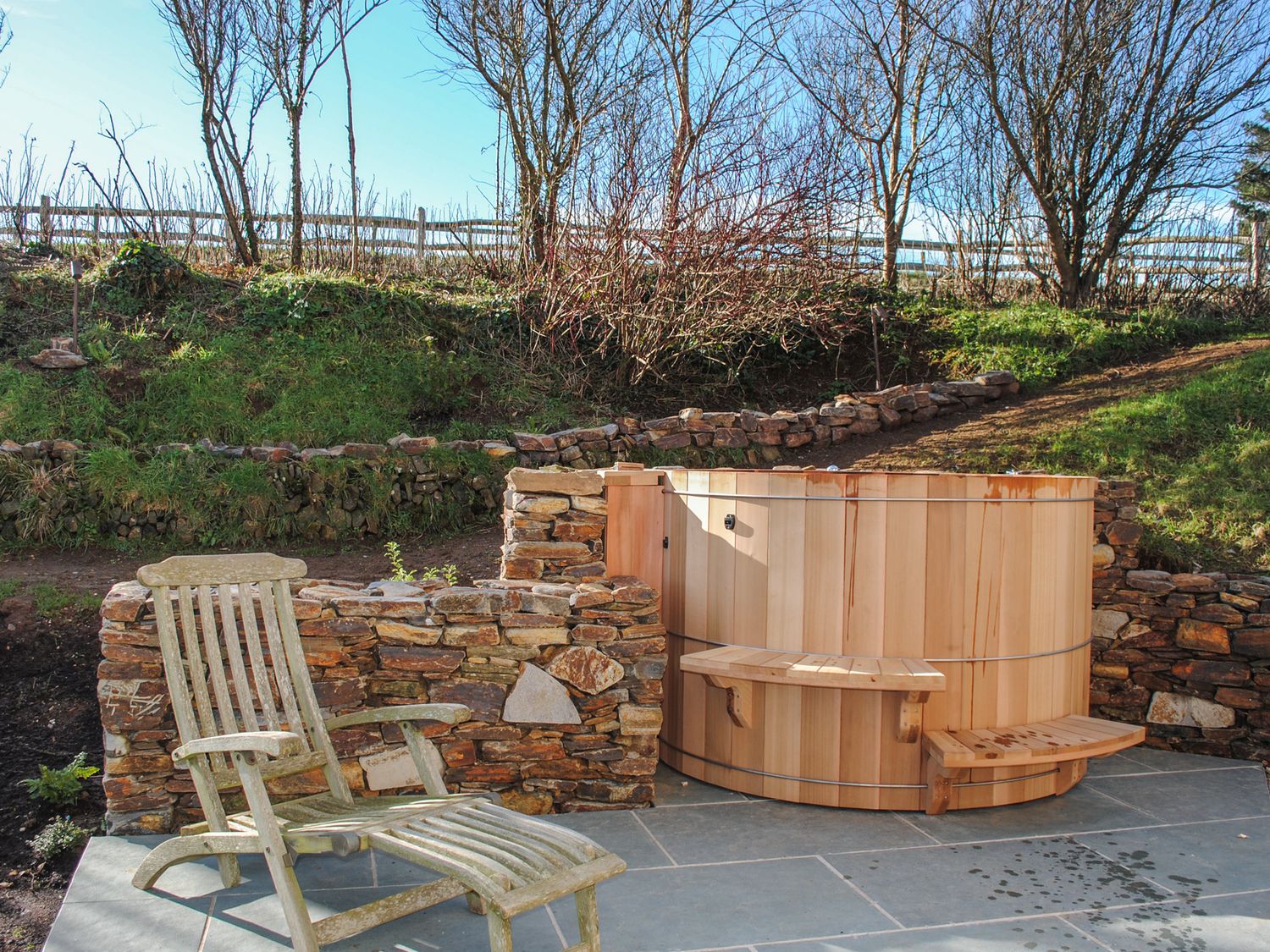 The Farmhouse, Malborough, Devon. Near coast. Off-road parking. Smart TV. Enclosed garden. Open plan