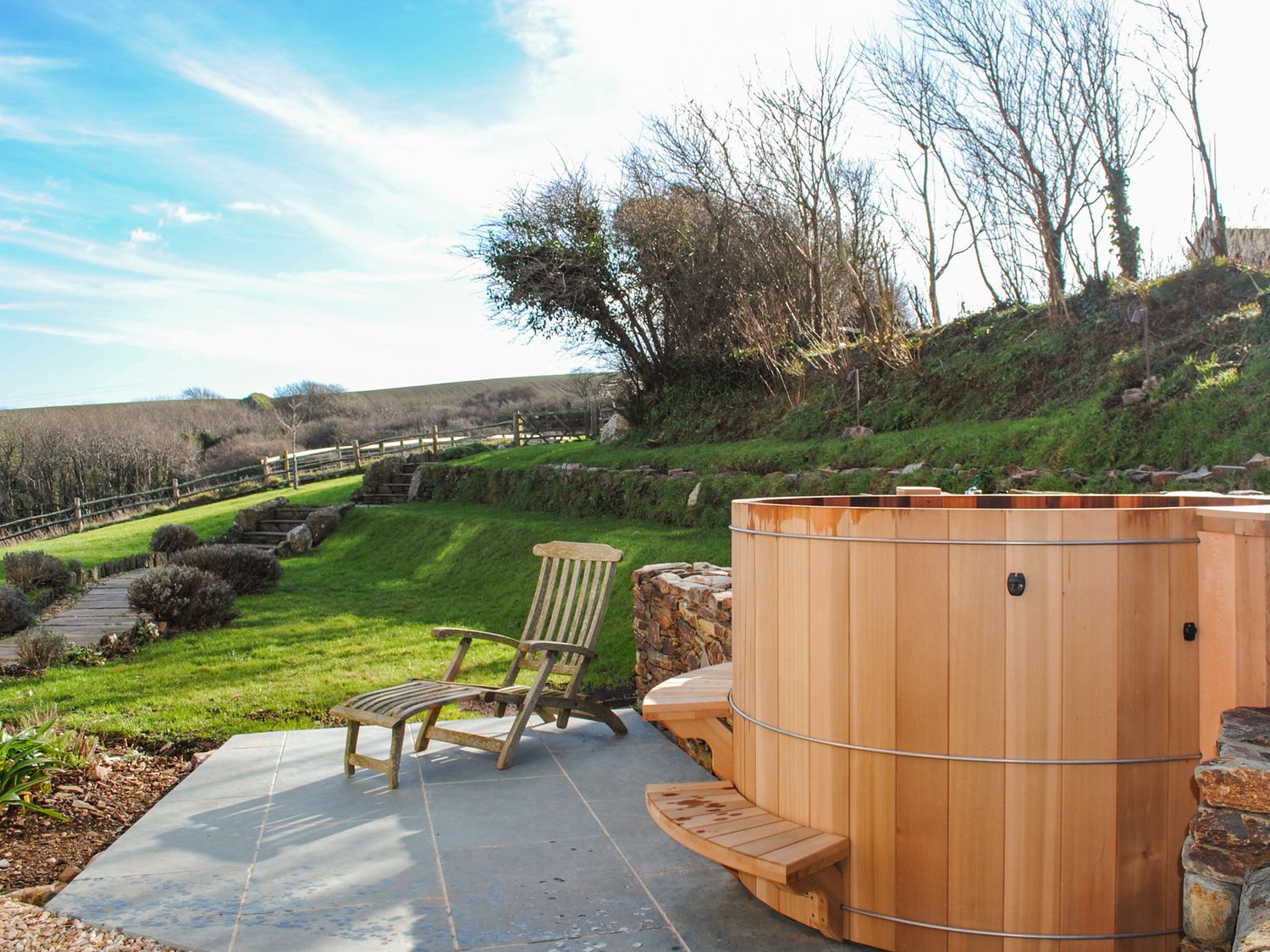The Farmhouse, Malborough, Devon. Near coast. Off-road parking. Smart TV. Enclosed garden. Open plan