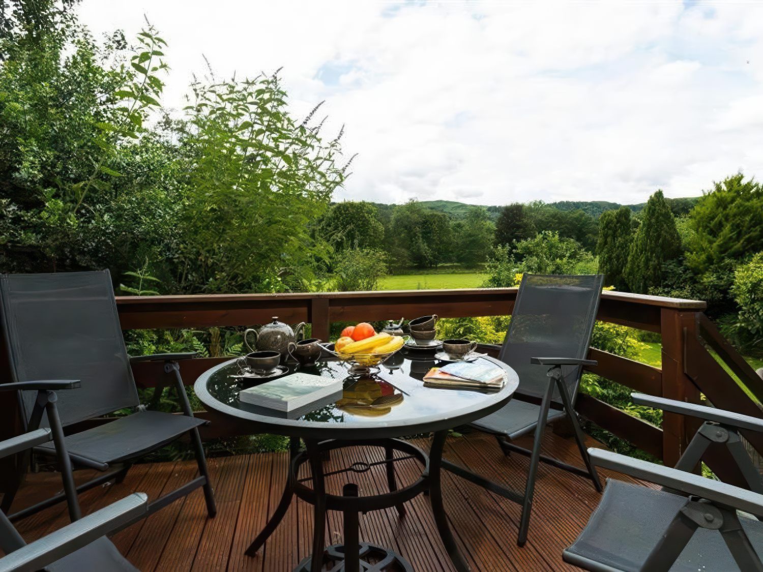 Bracken Howe within Ambleside, Cumbria. Hot tub. Four poster bed. Luxury. Large. Smart TVs. Barbecue