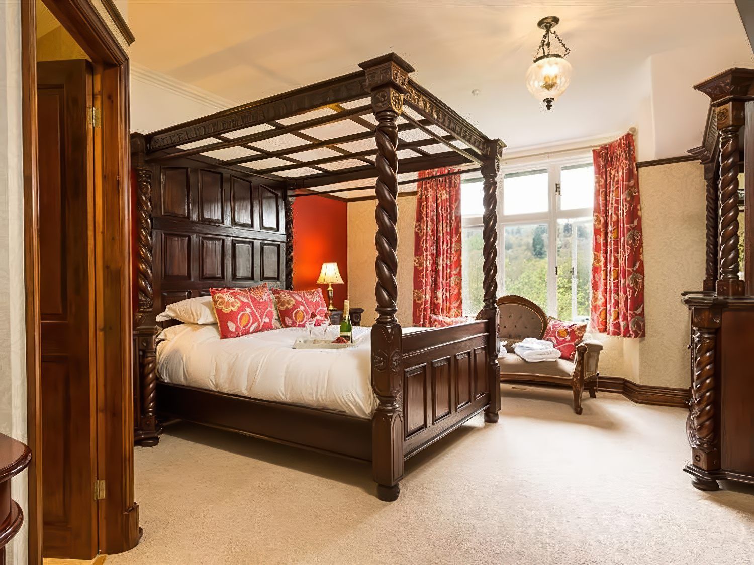 Bracken Howe within Ambleside, Cumbria. Hot tub. Four poster bed. Luxury. Large. Smart TVs. Barbecue