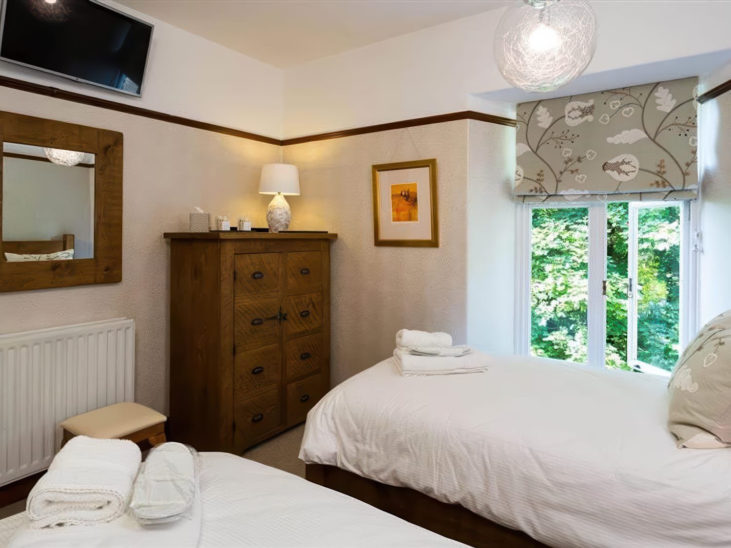 Bracken Howe within Ambleside, Cumbria. Hot tub. Four poster bed. Luxury. Large. Smart TVs. Barbecue