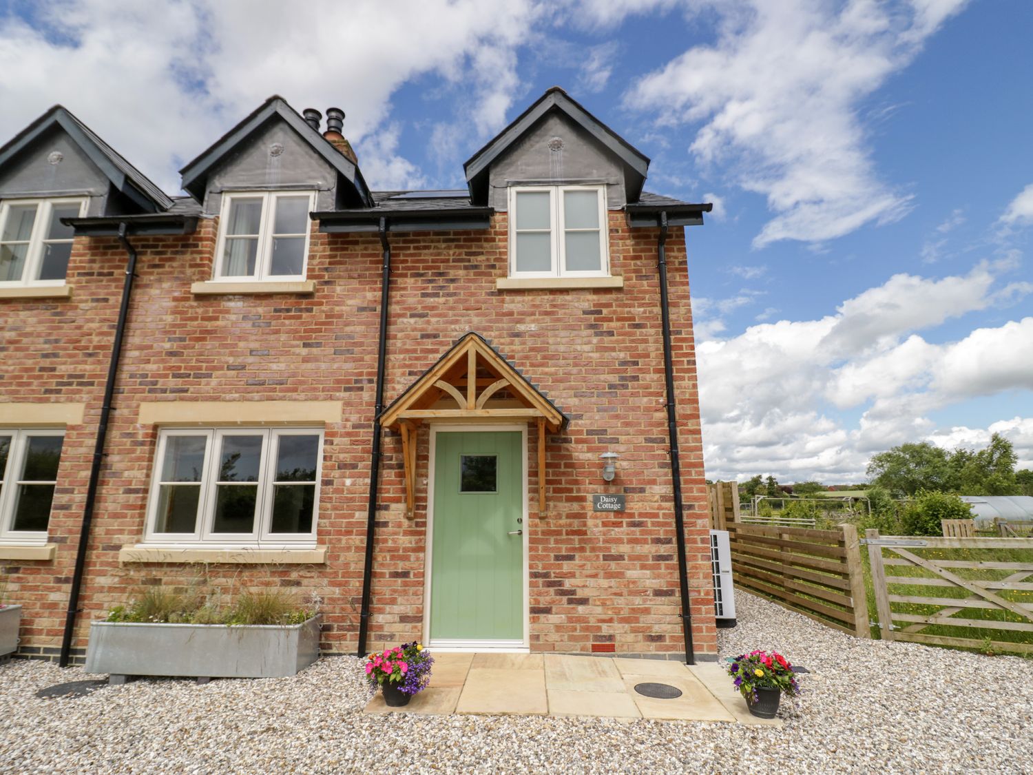 Daisy Cottage, Oxhill near Tysoe, Warwickshire. Countryside location. Close to shop. Woodburner. TV.