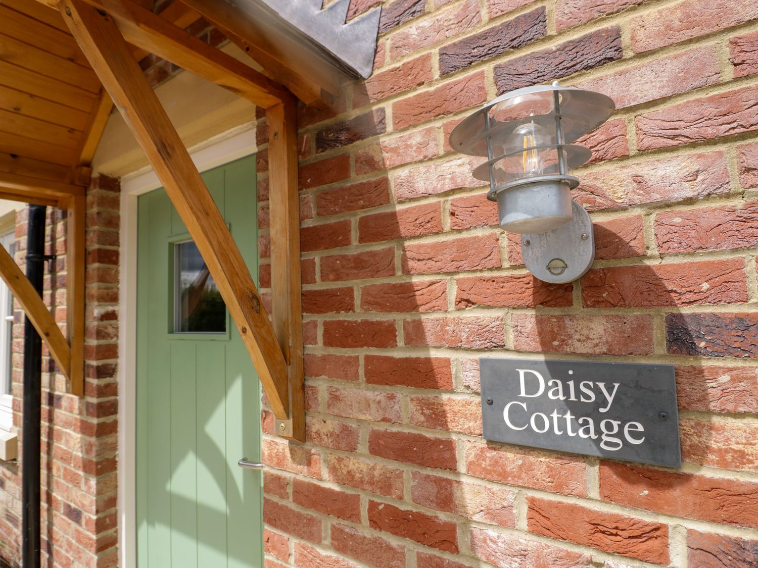 Daisy Cottage, Oxhill near Tysoe, Warwickshire. Countryside location. Close to shop. Woodburner. TV.