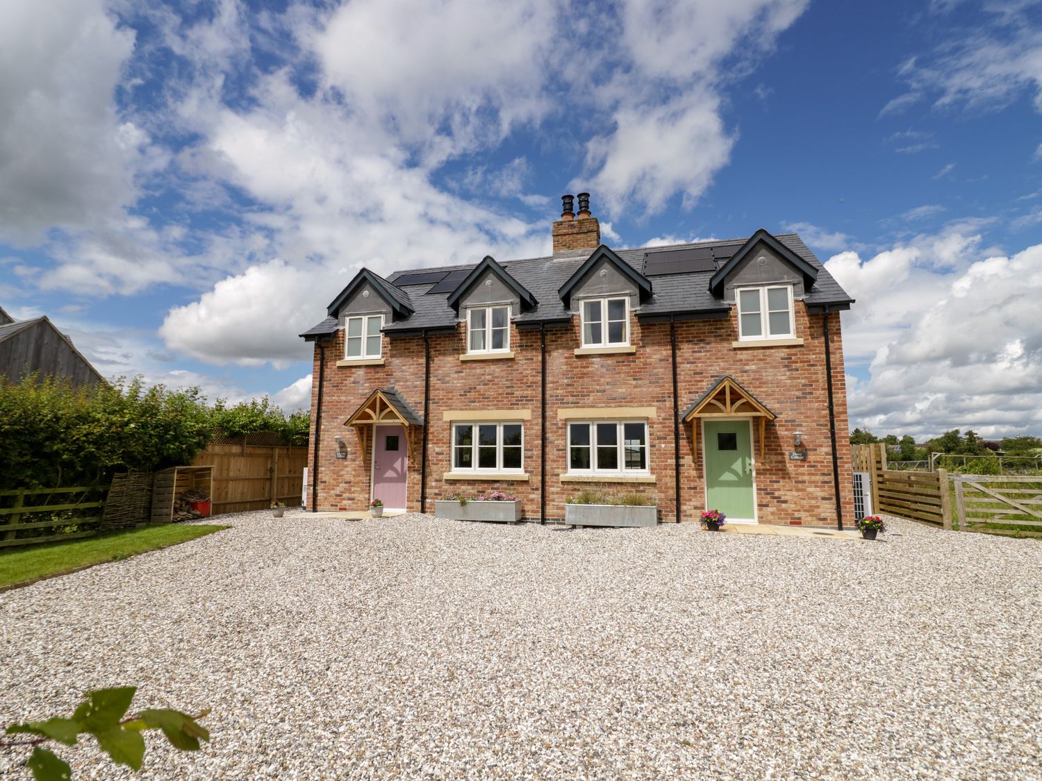 Daisy Cottage, Oxhill near Tysoe, Warwickshire. Countryside location. Close to shop. Woodburner. TV.