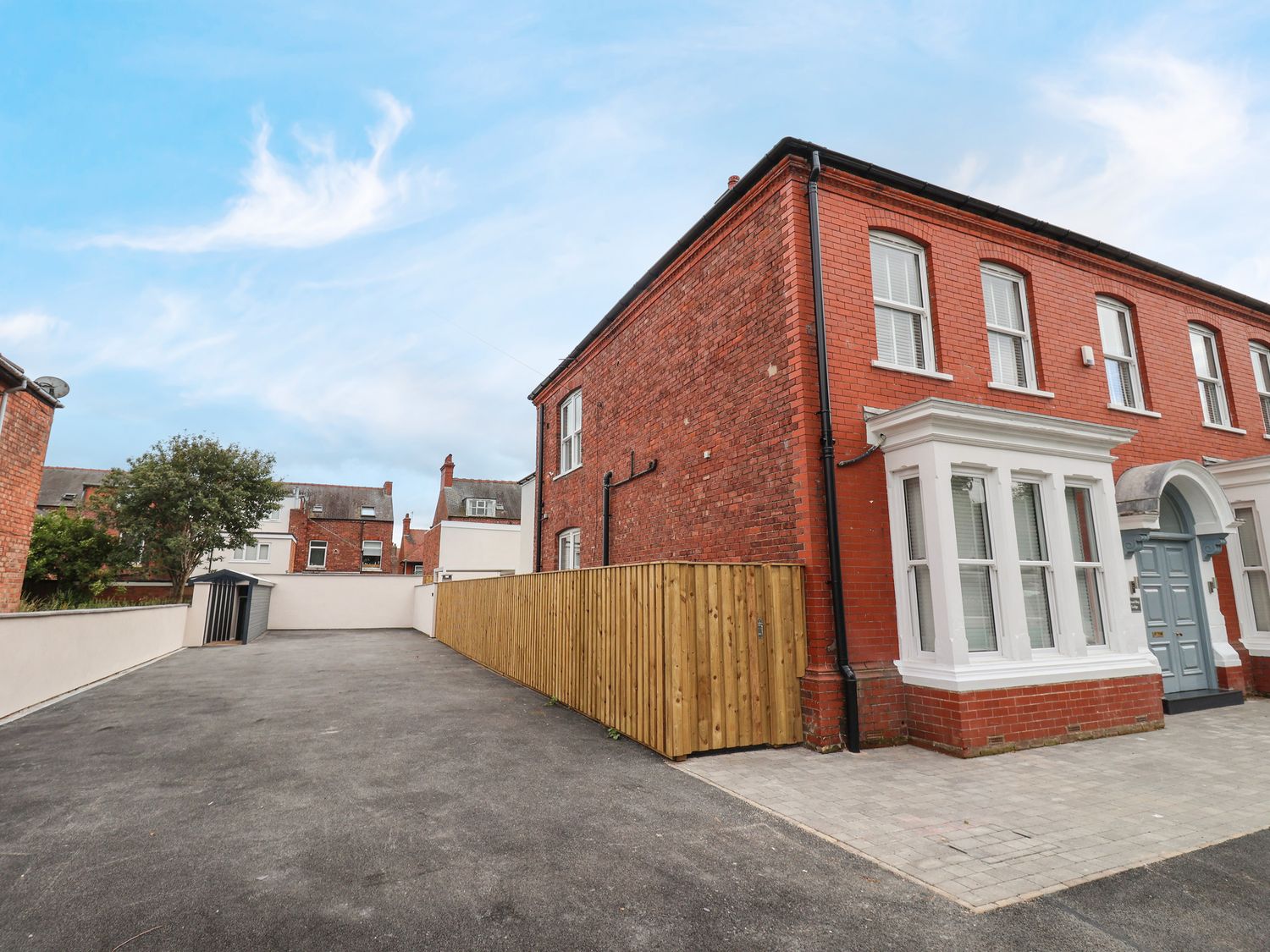 Broad Bay Lodge, Bridlington, East Riding of Yorkshire. Hot tub. Woodburning stove. Enclosed garden.