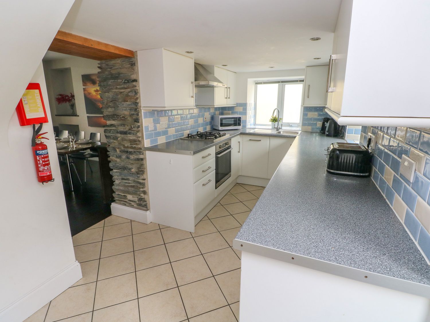 Station Hall, Cilgerran, Pembrokeshire, Wales. Hot tub. Pet-friendly. Child-friendly. Barbecue. WiFi