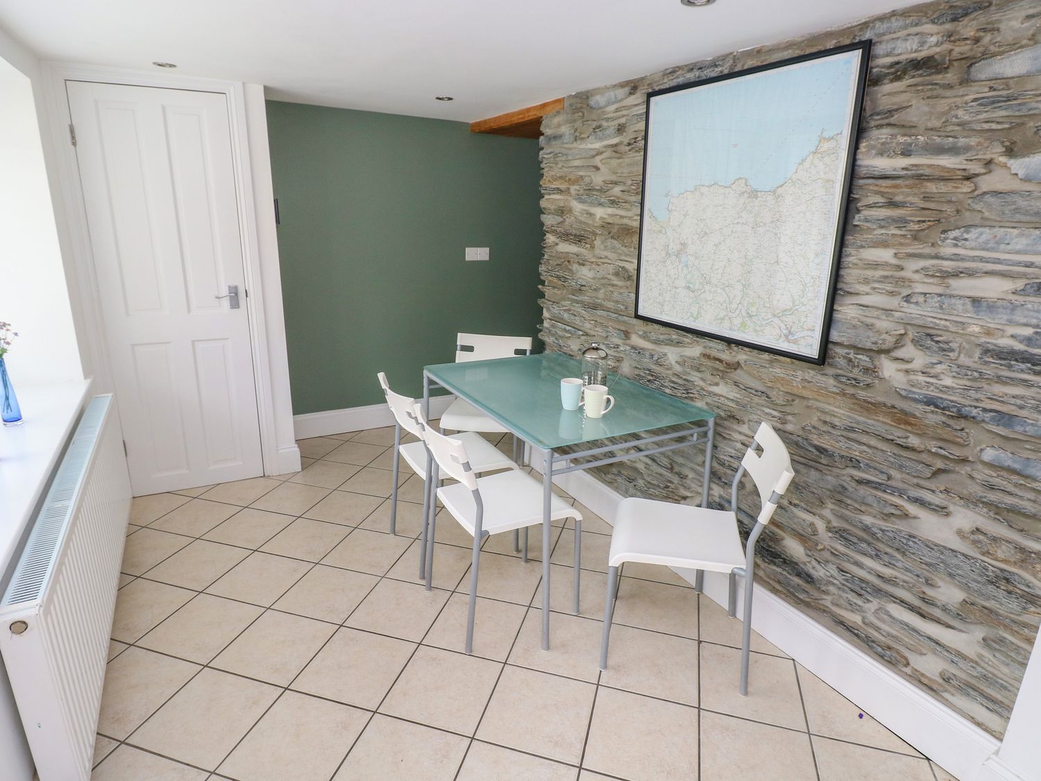 Station Hall, Cilgerran, Pembrokeshire, Wales. Hot tub. Pet-friendly. Child-friendly. Barbecue. WiFi