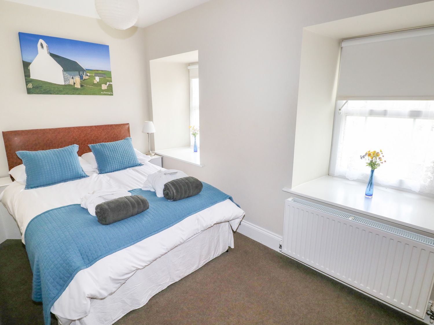 Station Hall, Cilgerran, Pembrokeshire, Wales. Hot tub. Pet-friendly. Child-friendly. Barbecue. WiFi