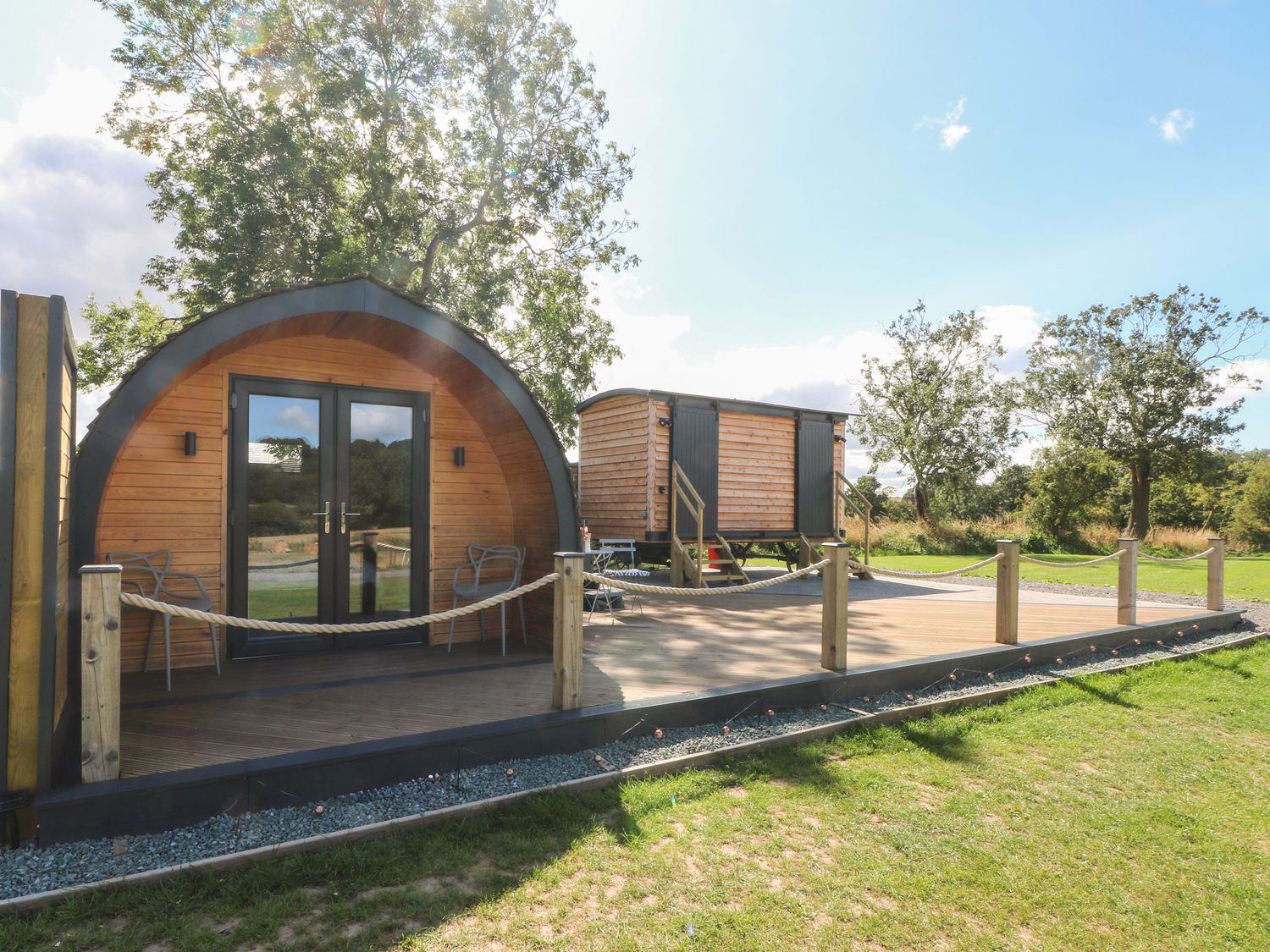 Hawkstone, Kenstone, near Hodnet, Shropshire. Hot tub. Romantic. Decking. Off-road parking. Smart TV